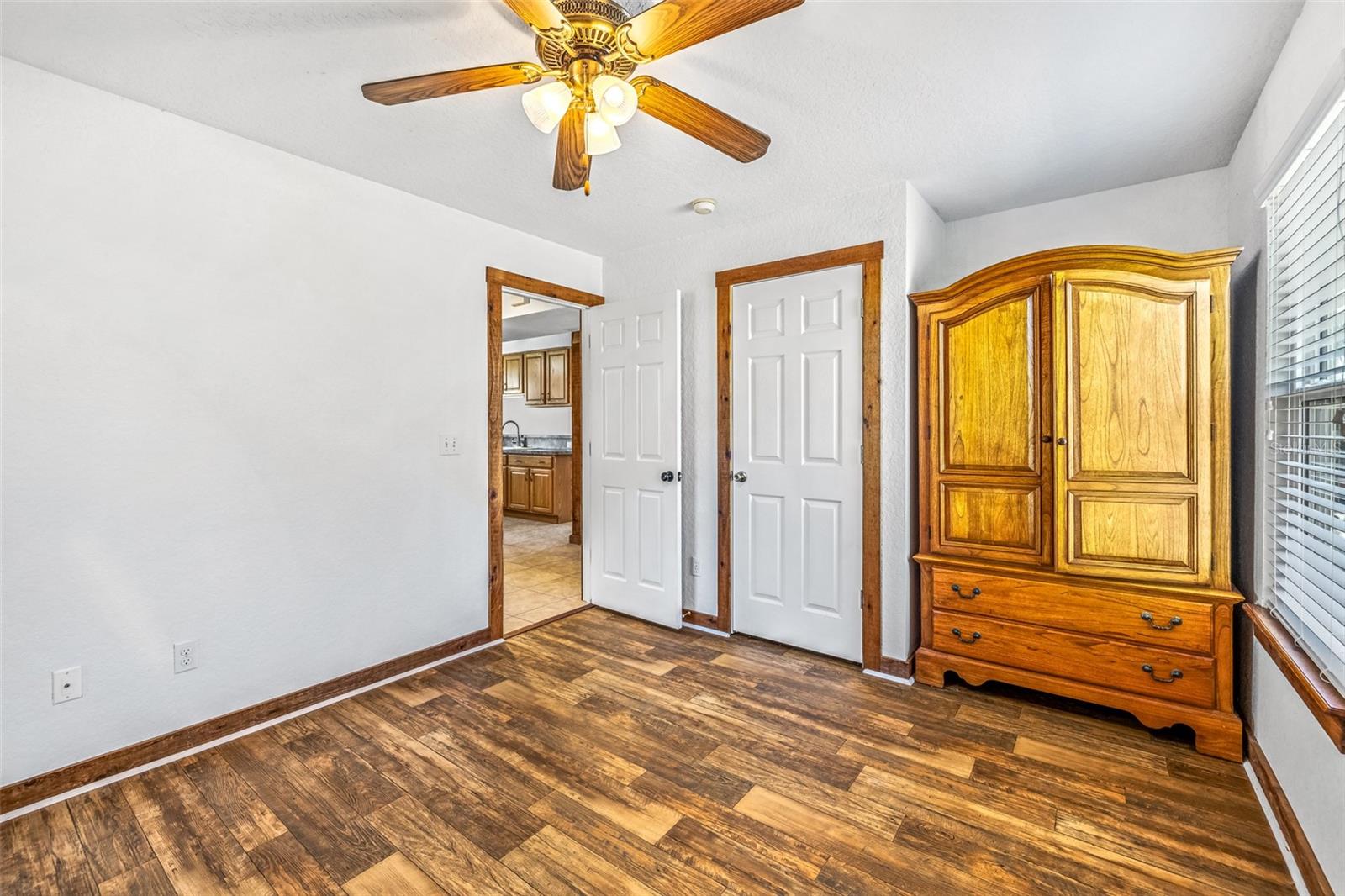 Image 16 of 46 For 4045 Oriole Avenue