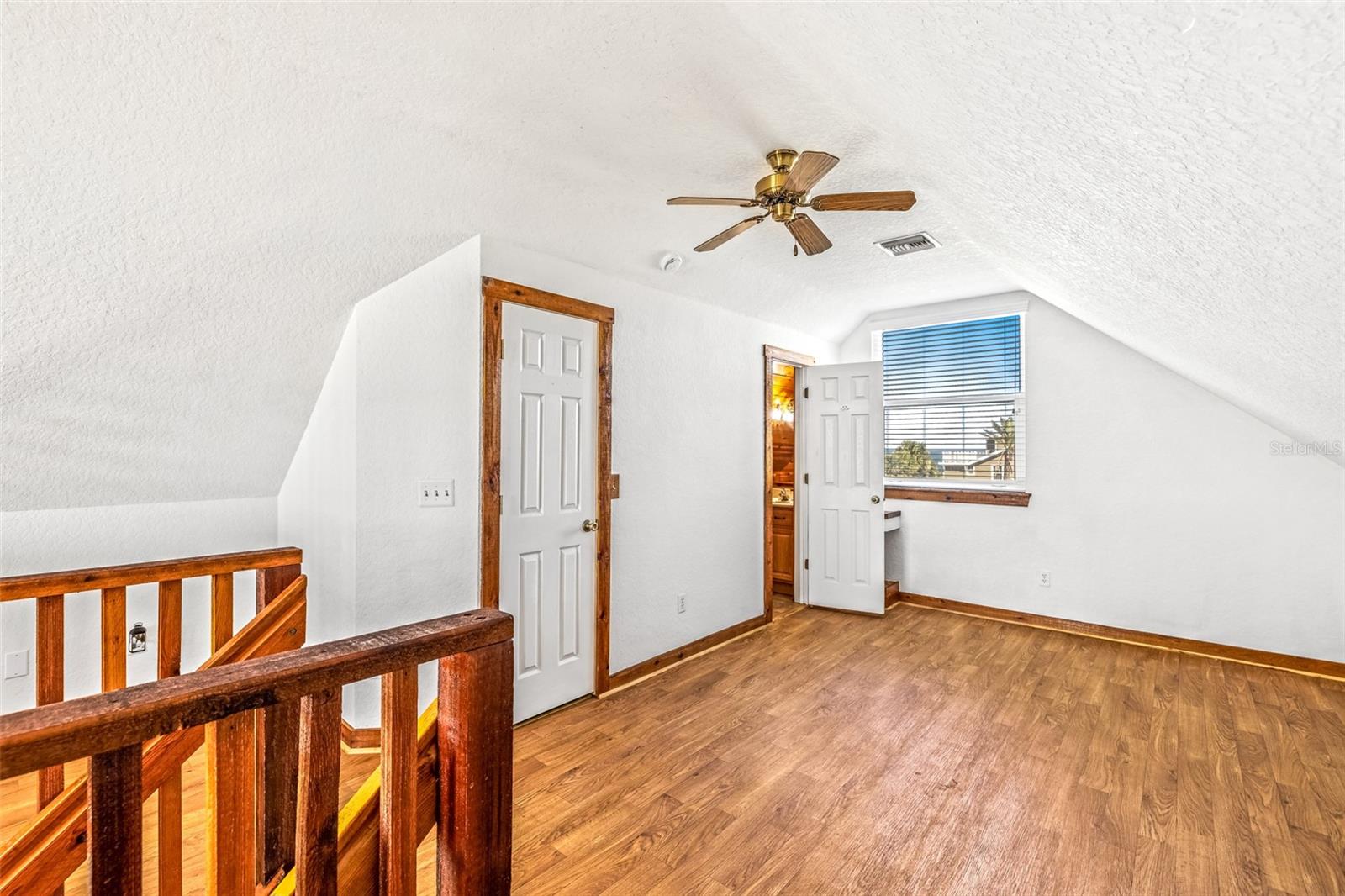 Image 23 of 46 For 4045 Oriole Avenue