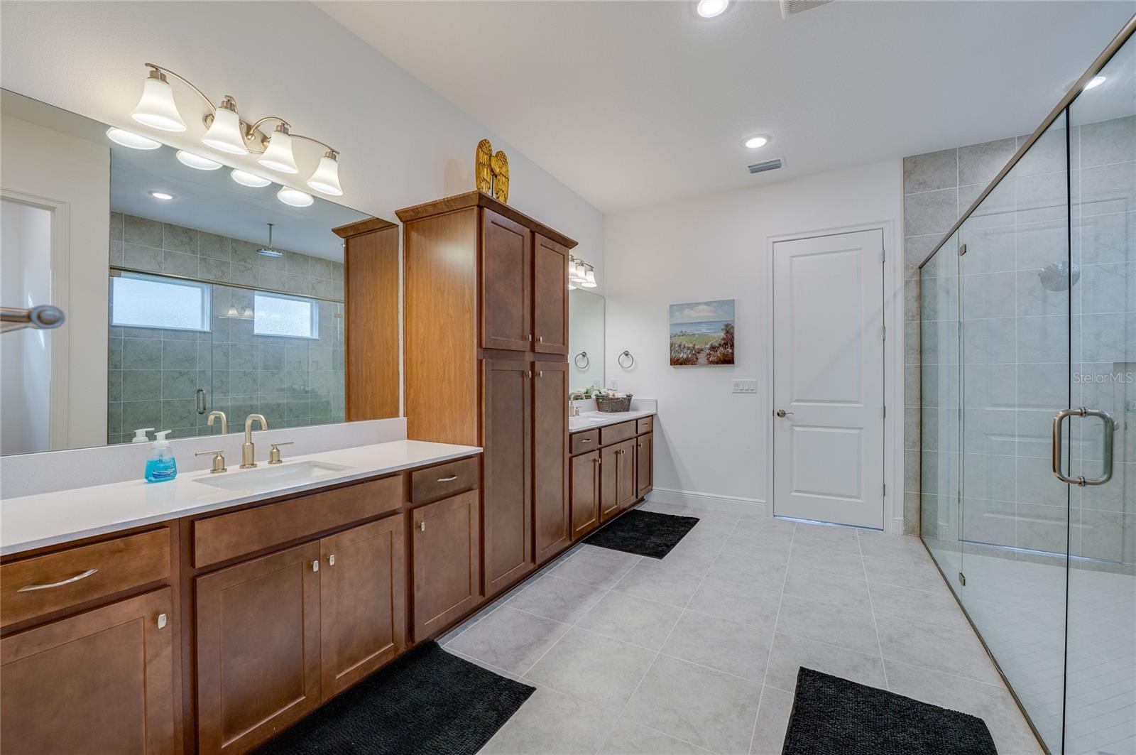 Image 23 of 52 For 1018 Flopshot Circle