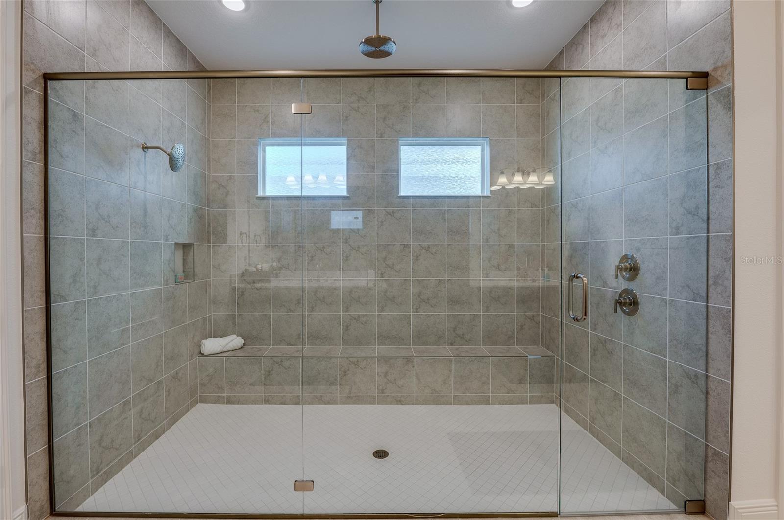 Image 24 of 52 For 1018 Flopshot Circle