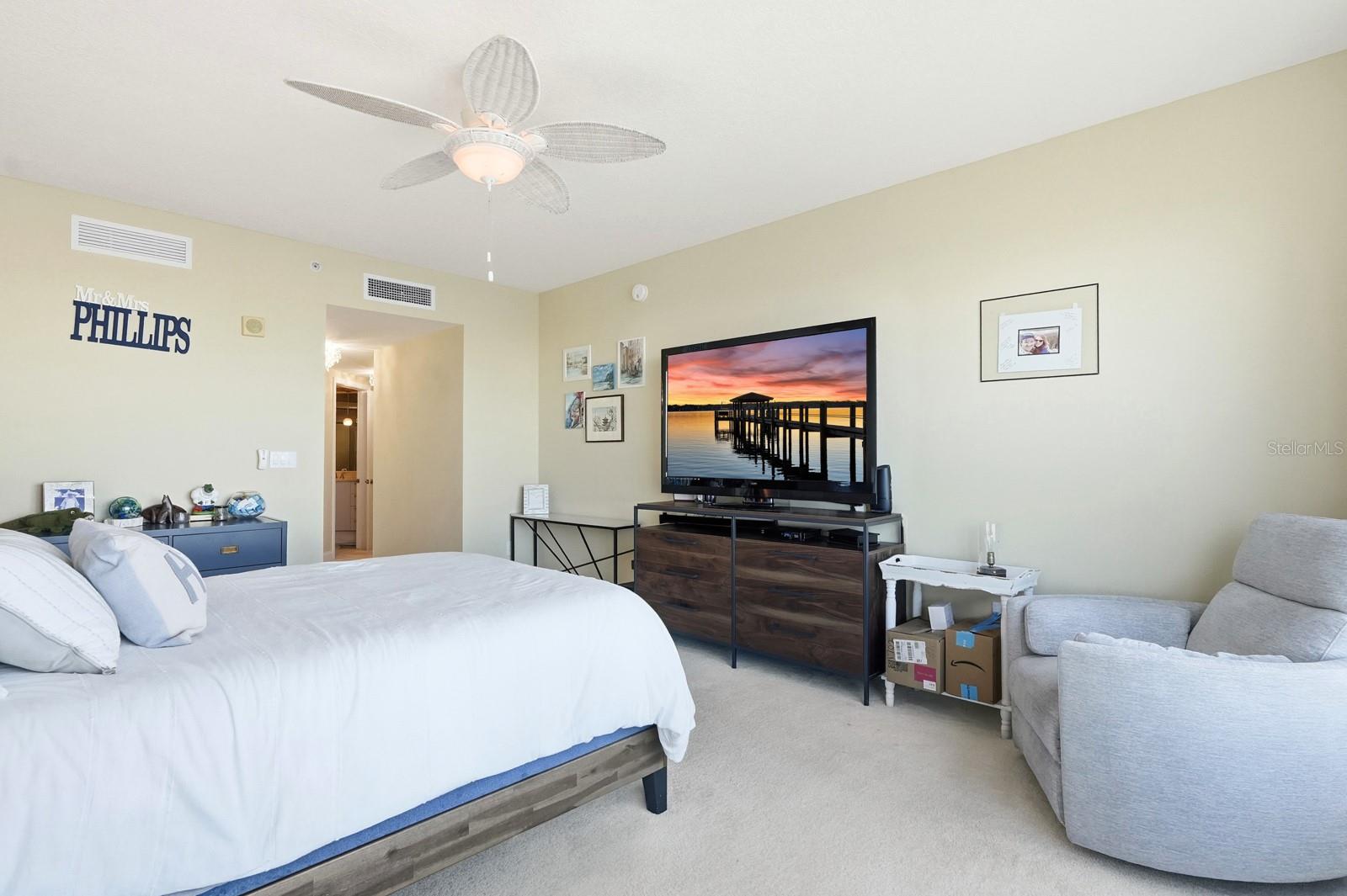 Image 24 of 74 For 231 Riverside Drive 1702