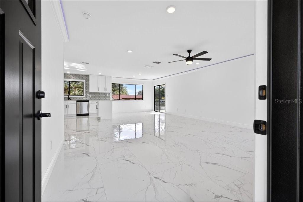 Image 9 of 28 For 37 Hickory Track Way