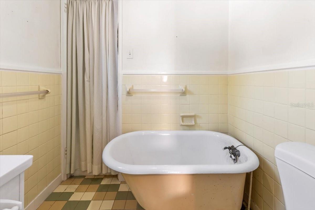 Image 31 of 92 For 1428 Halifax Avenue