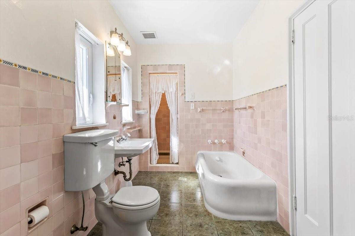 Image 47 of 92 For 1428 Halifax Avenue