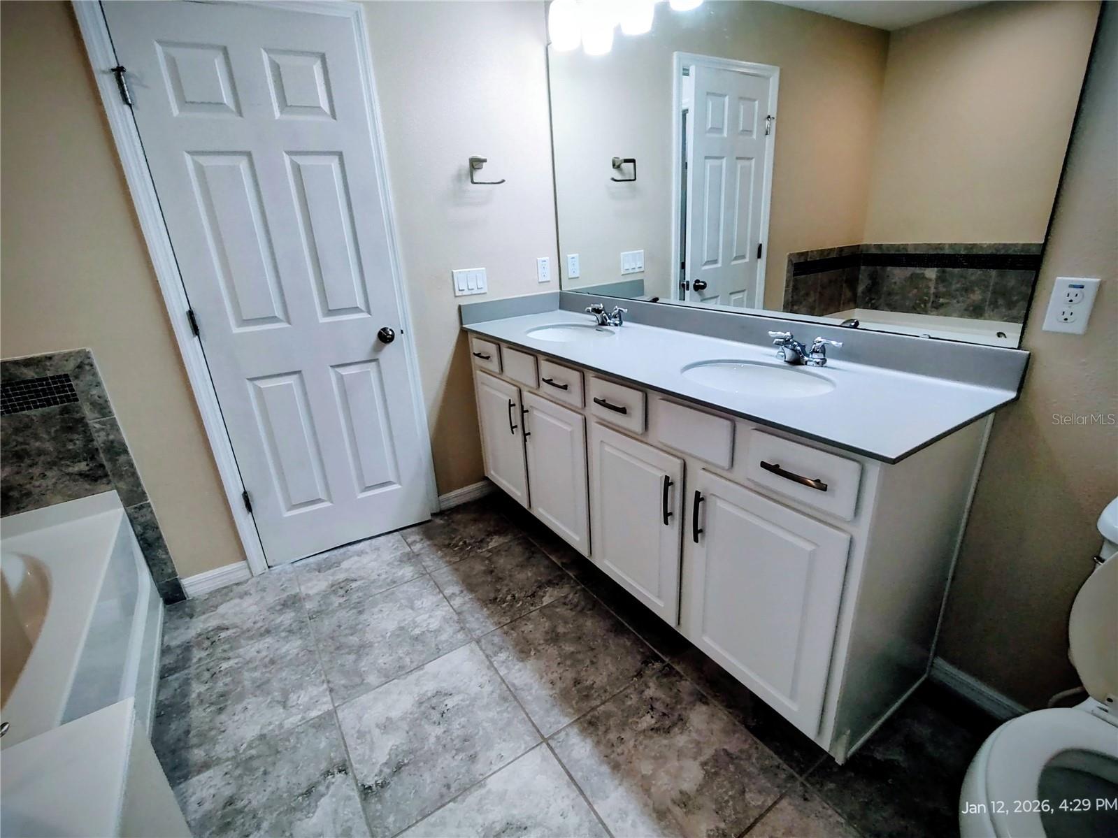 Image 18 of 55 For 2200 Garden Belle Drive