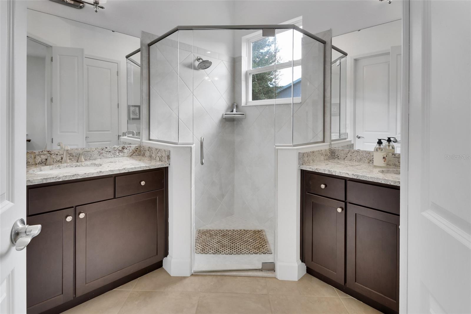 Image 16 of 56 For 308 Locksley Court