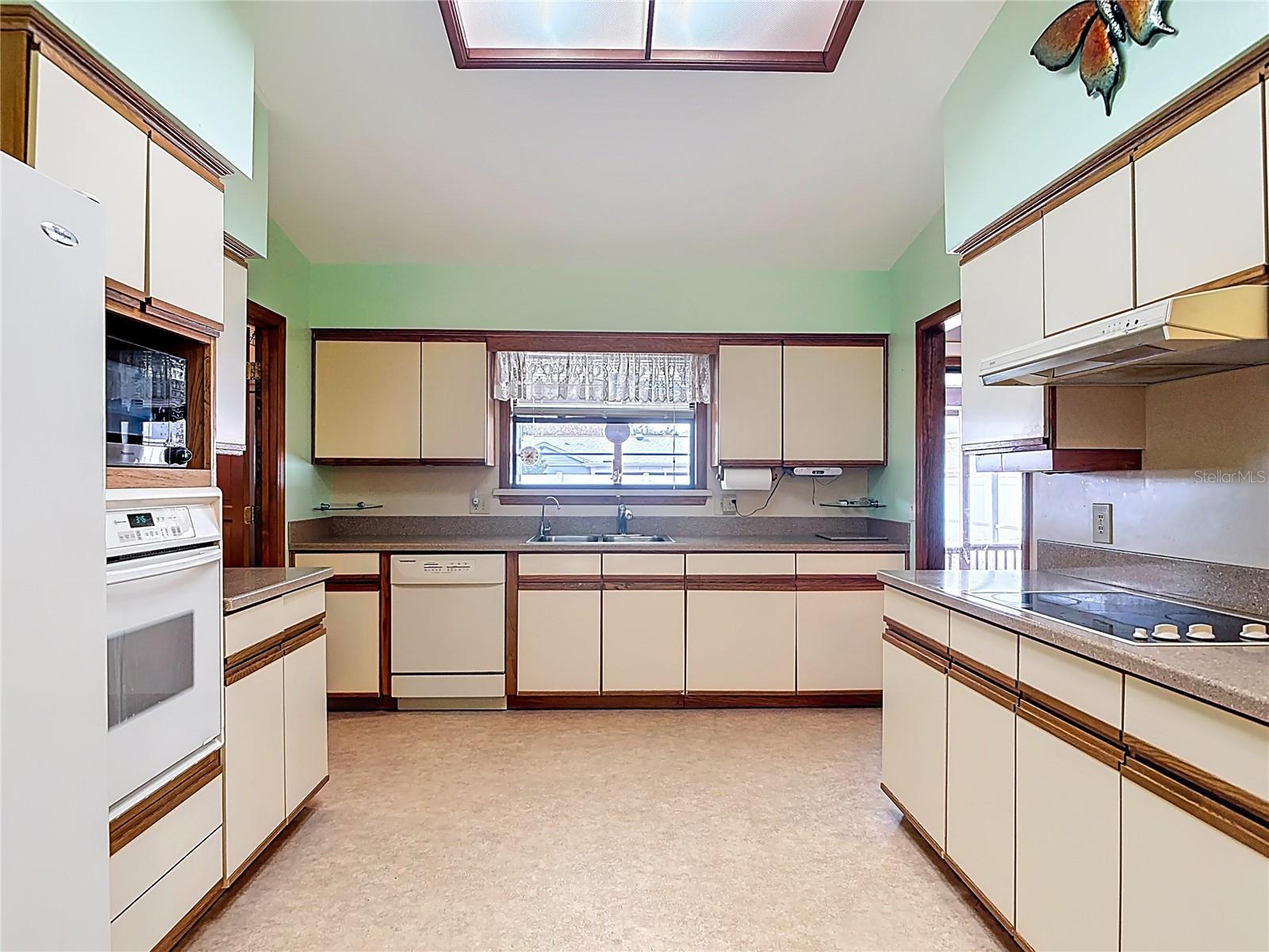 Image 12 of 68 For 2078 Kelso Avenue