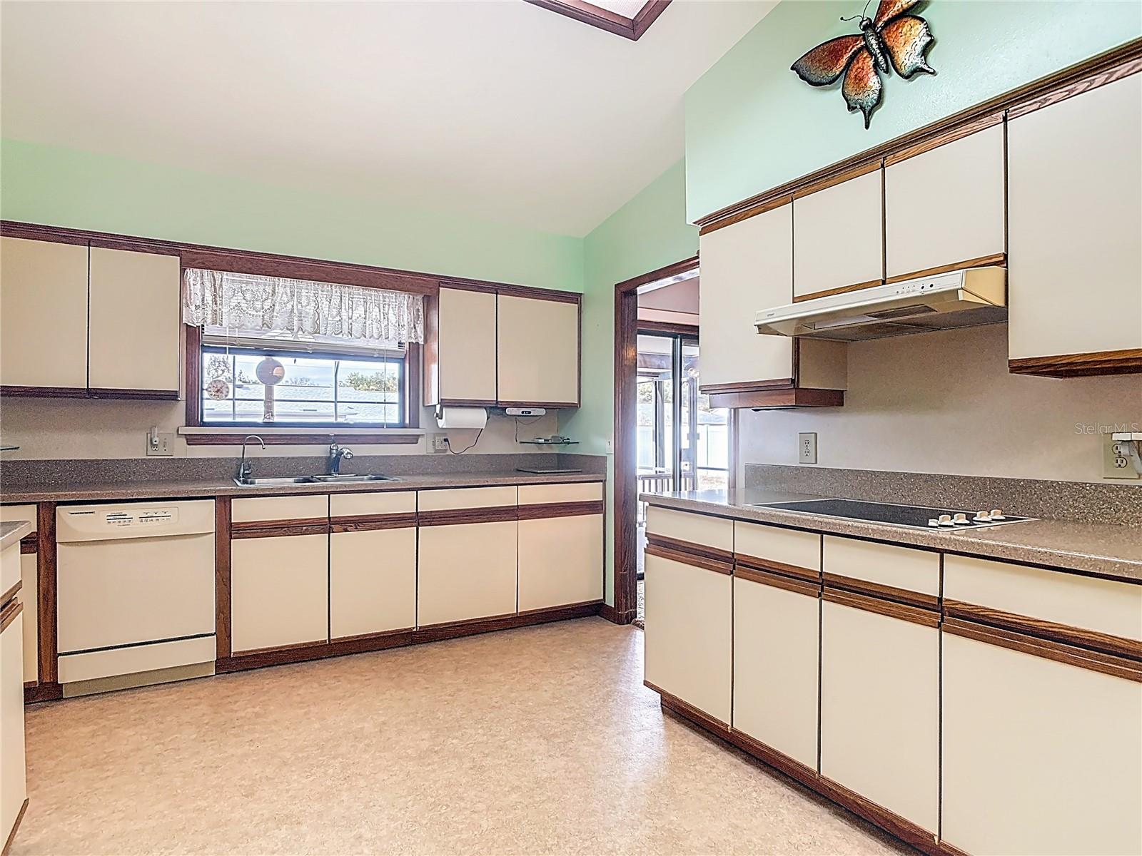 Image 16 of 68 For 2078 Kelso Avenue