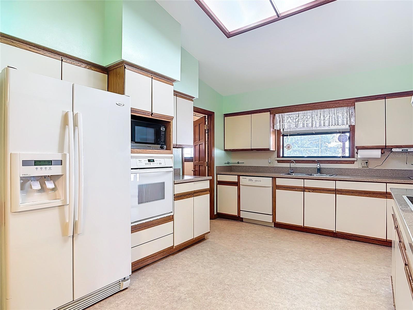 Image 17 of 68 For 2078 Kelso Avenue