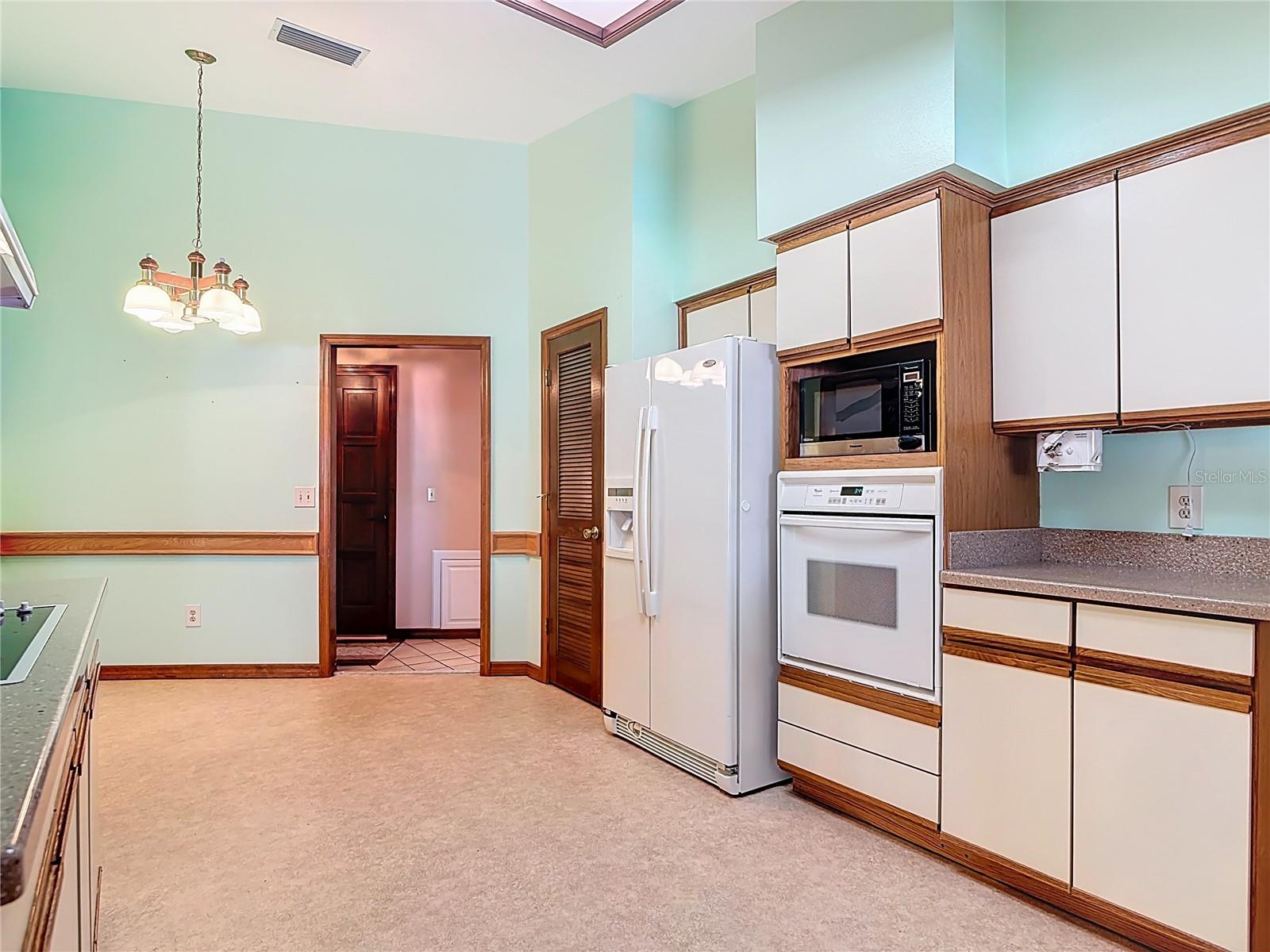 Image 20 of 68 For 2078 Kelso Avenue