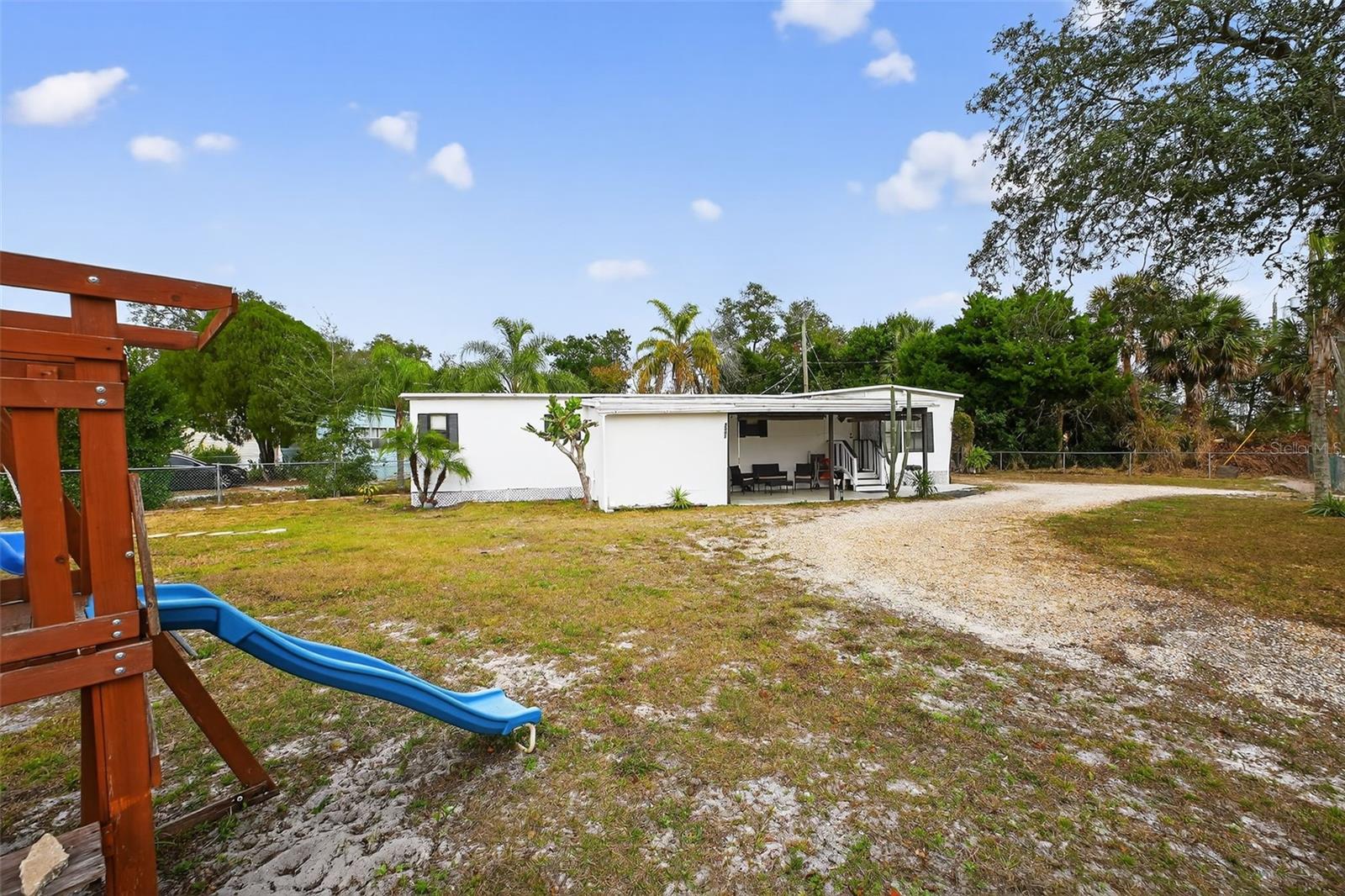 Image 3 of 40 For 2001 Linda Avenue