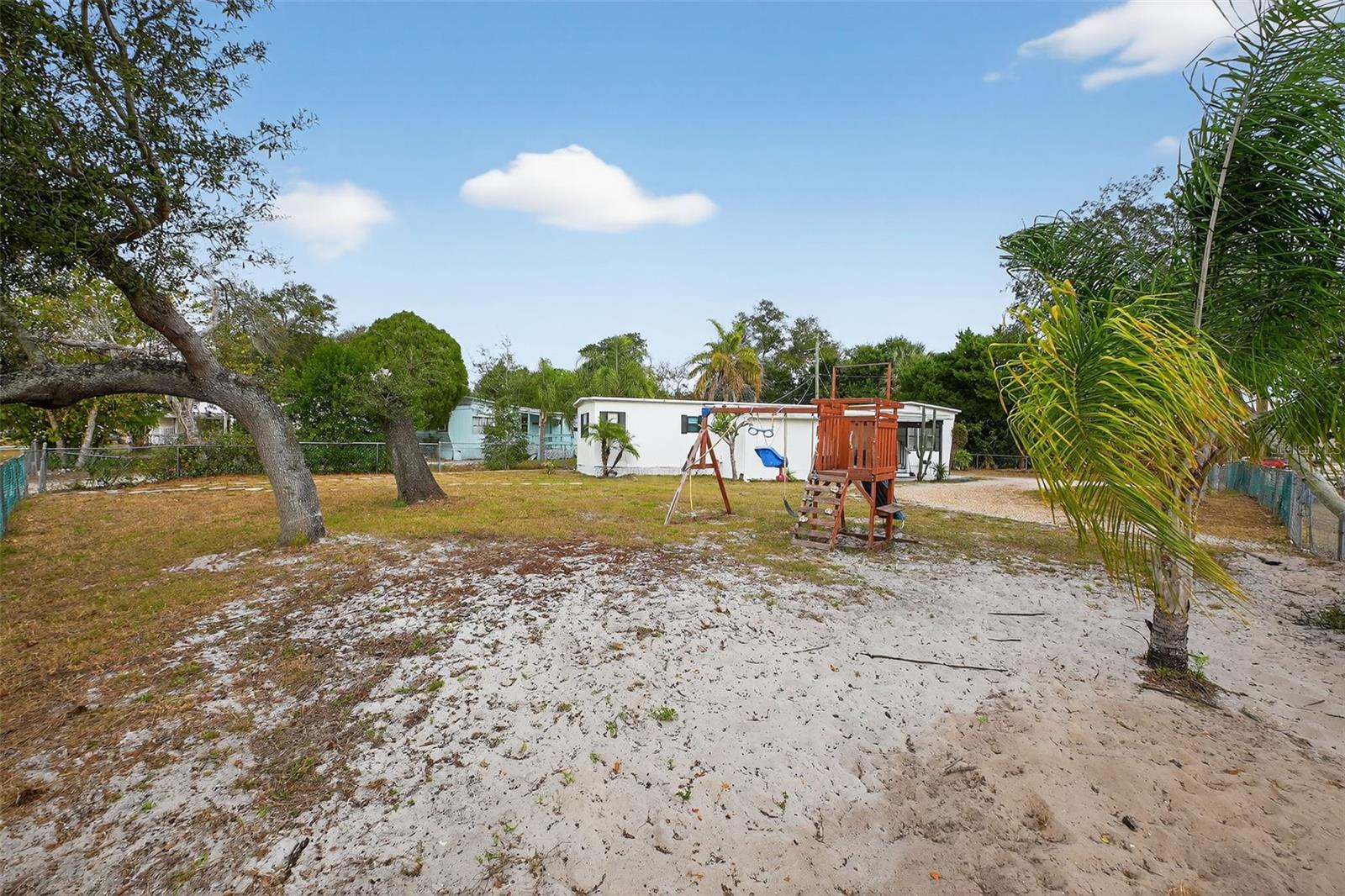 Image 30 of 40 For 2001 Linda Avenue