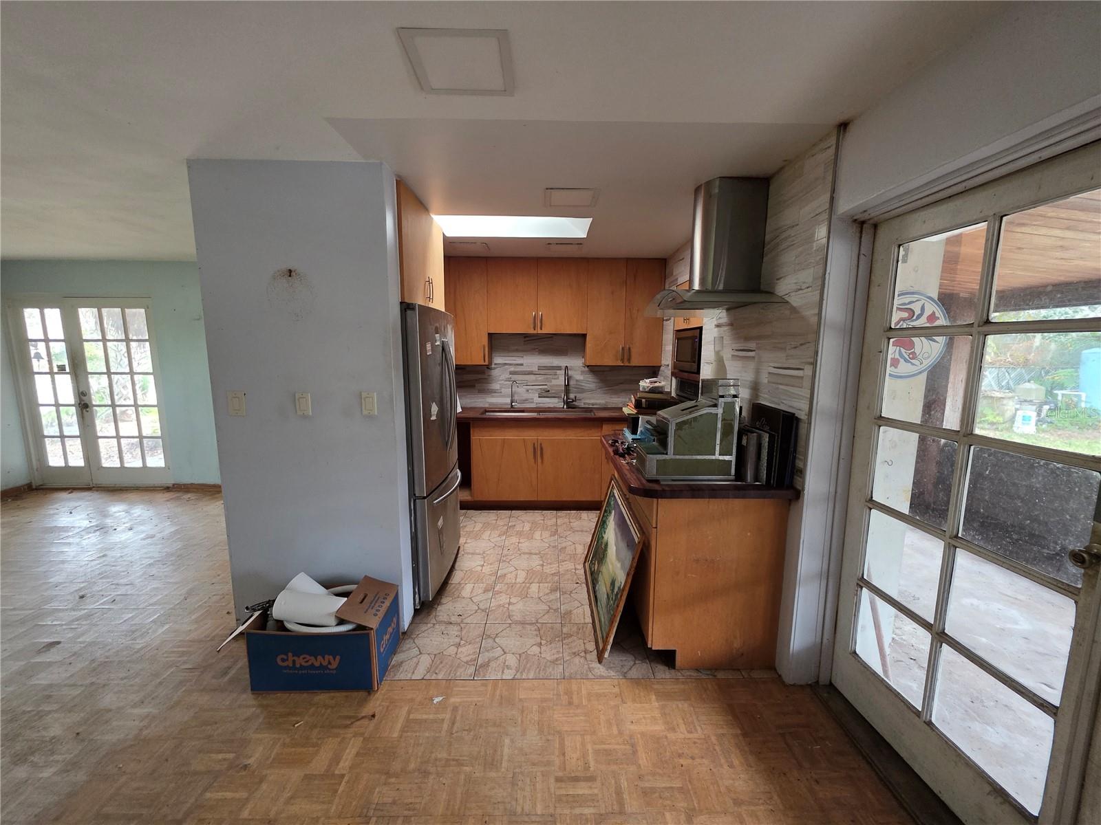 Image 10 of 24 For 10 Devon Avenue