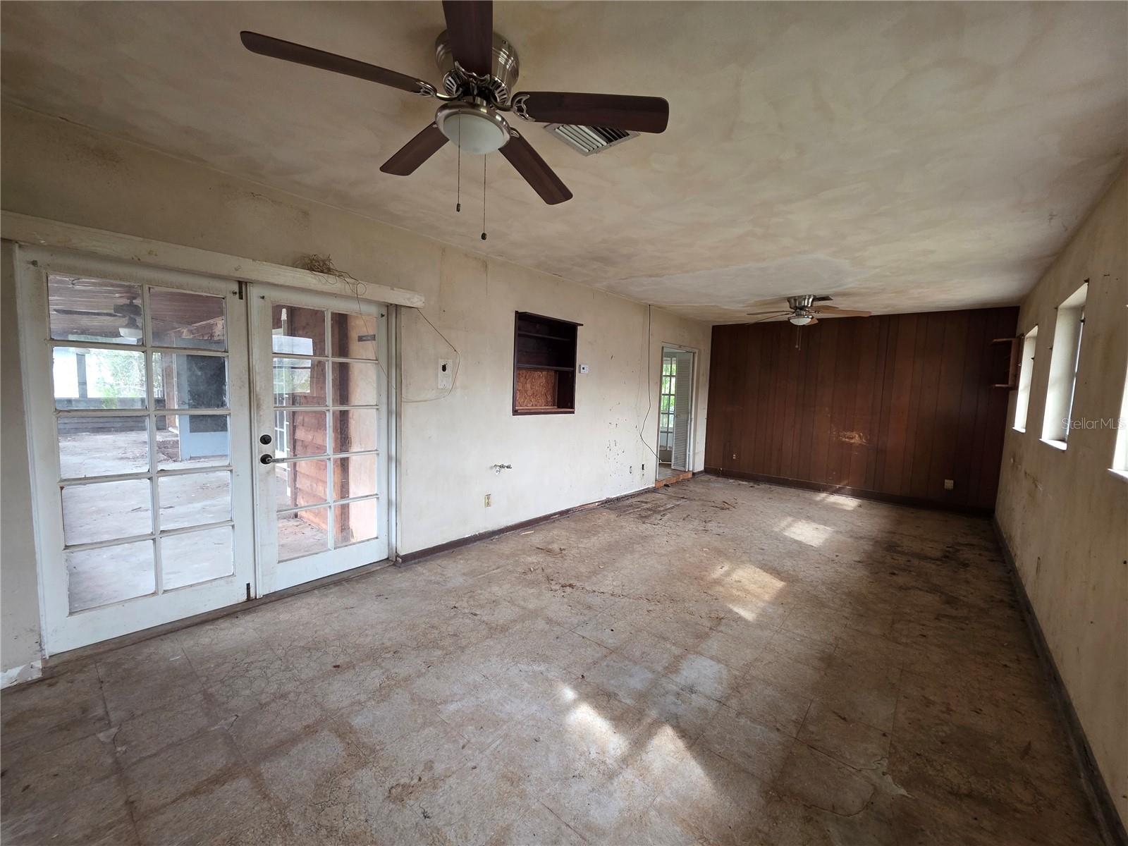 Image 11 of 24 For 10 Devon Avenue