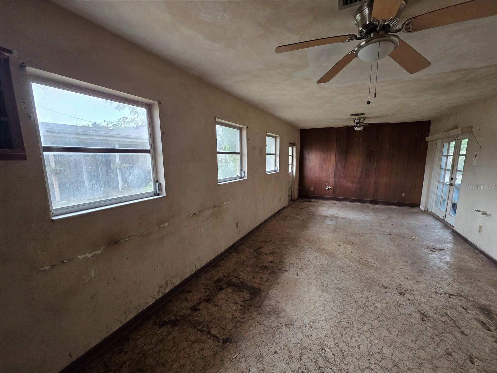 Image 12 of 24 For 10 Devon Avenue