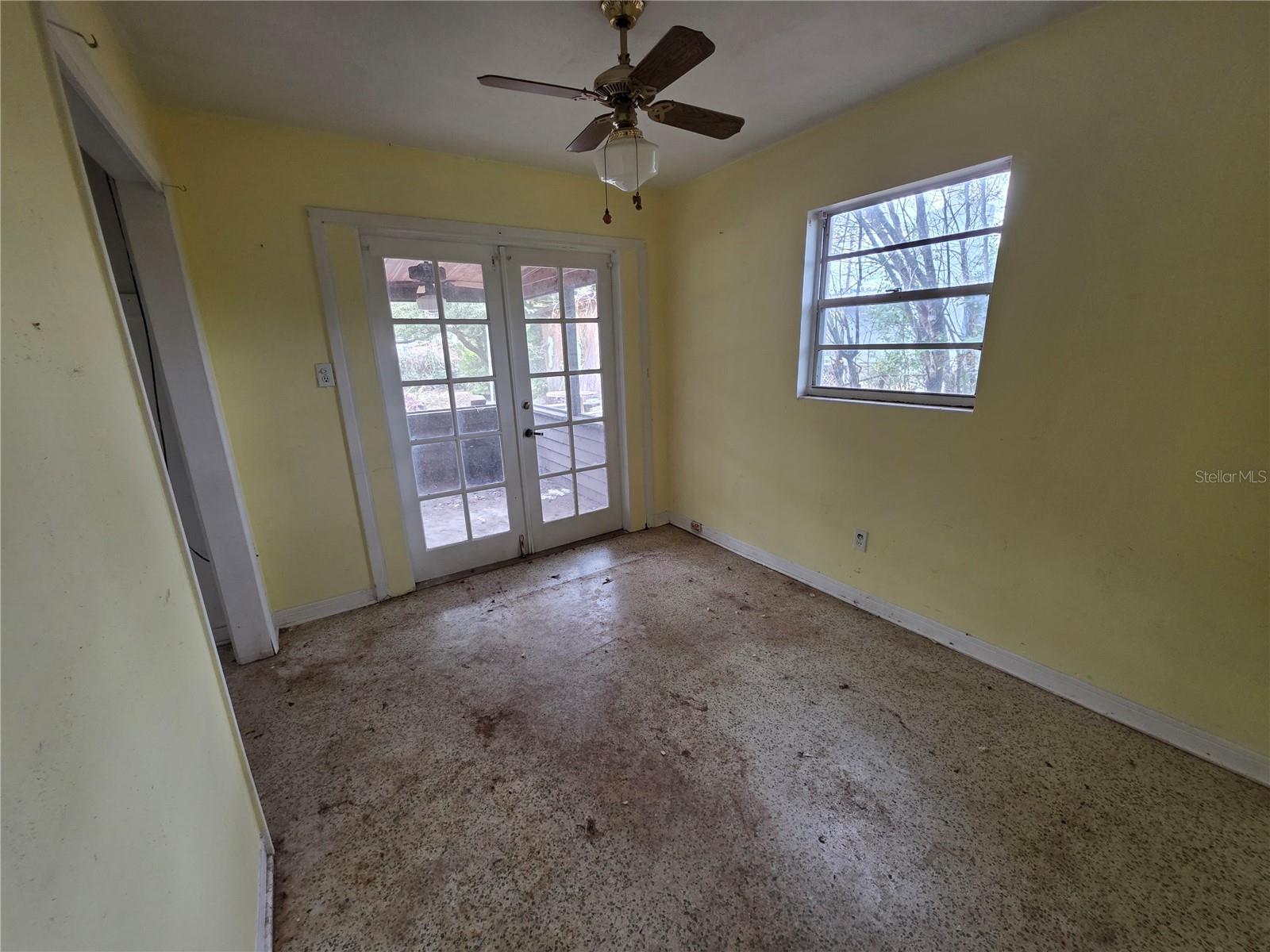 Image 18 of 24 For 10 Devon Avenue