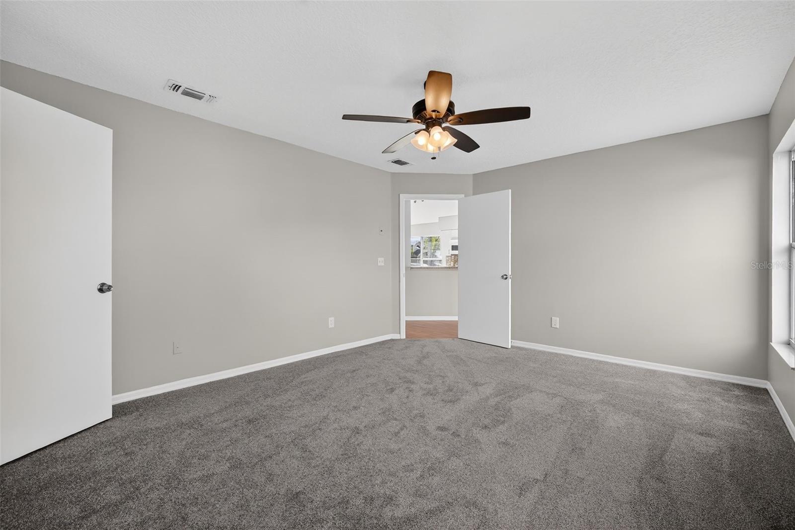 Image 33 of 50 For 233 Aberdeen Circle