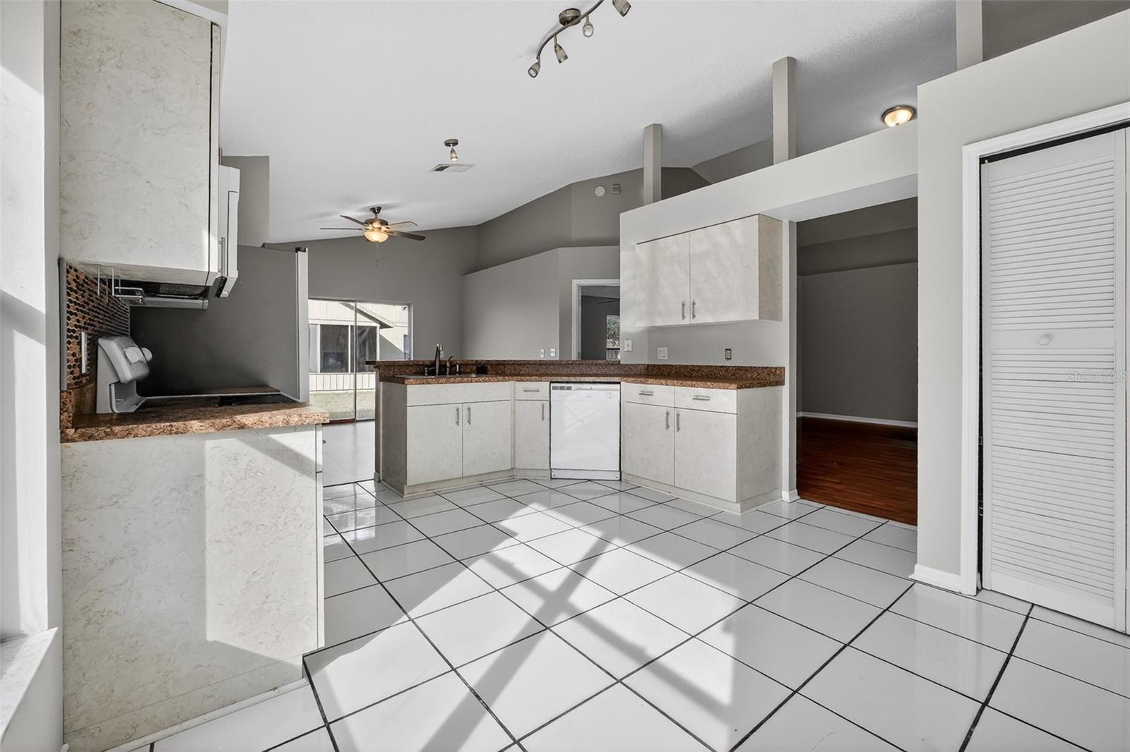 Image 39 of 50 For 233 Aberdeen Circle