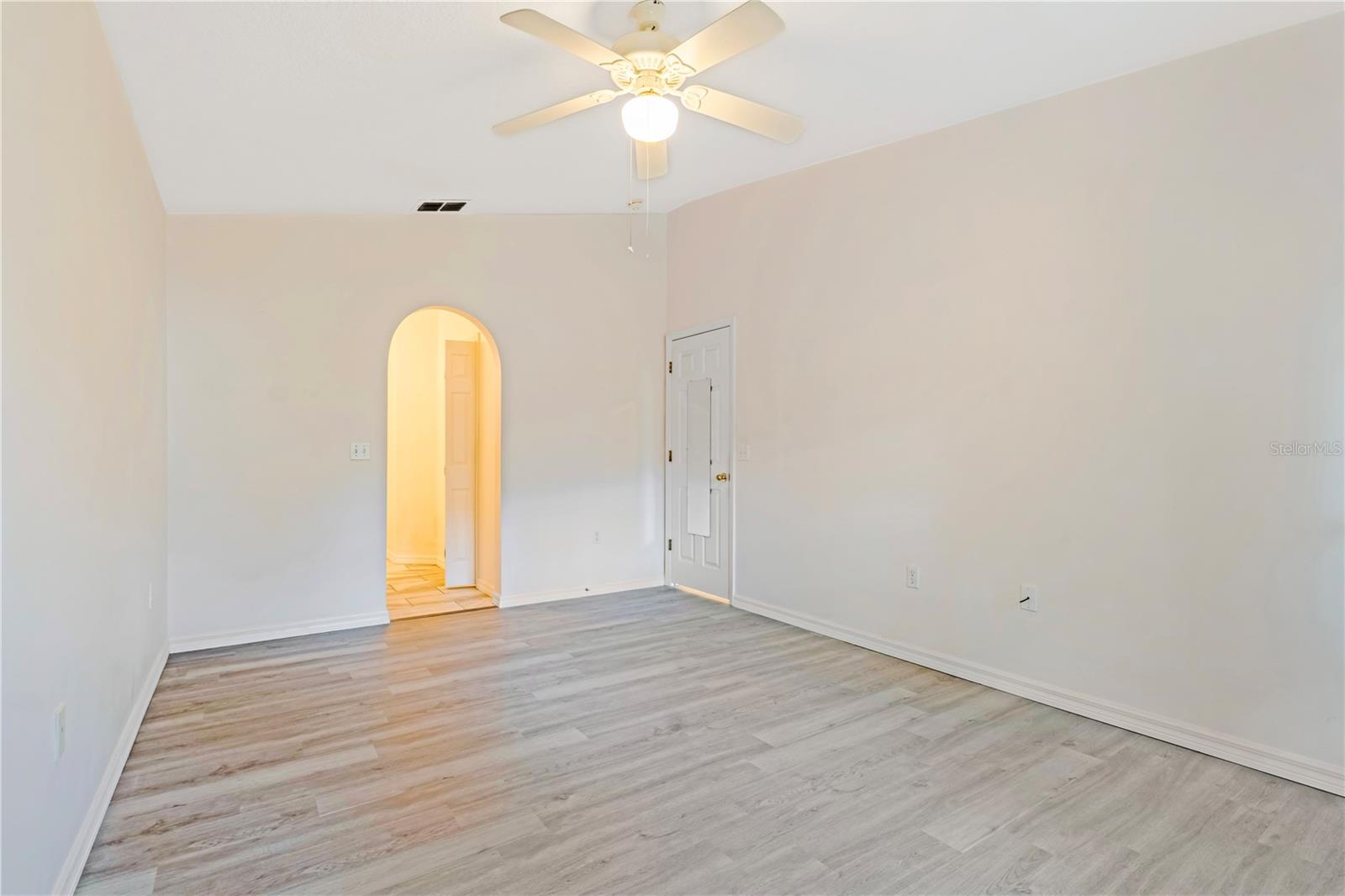 Image 7 of 32 For 1153 Amanda Kay Circle