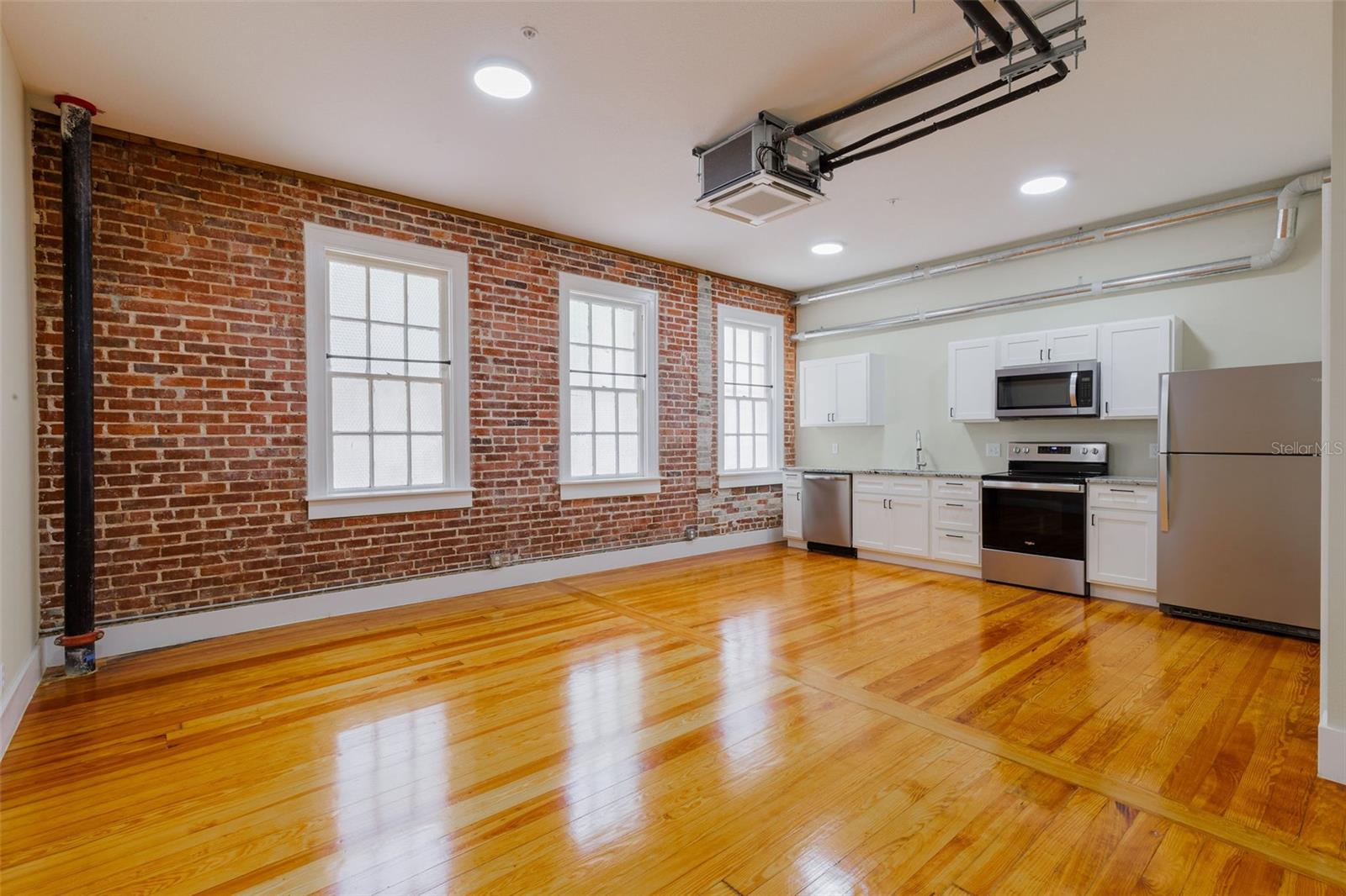 Image 2 of 6 For 306 Wisconsin Avenue 302