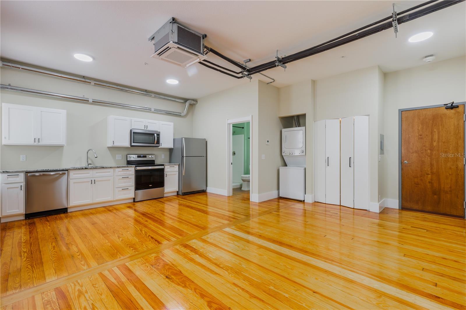 Image 3 of 6 For 306 Wisconsin Avenue 302