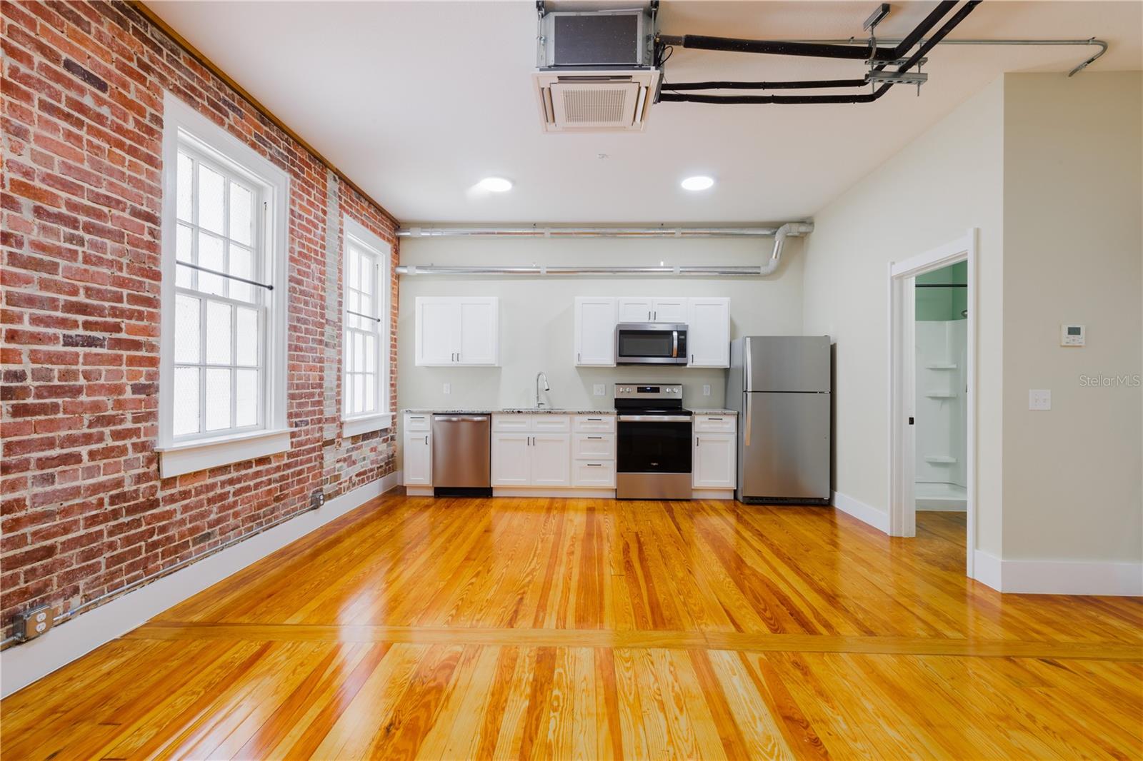 Image 4 of 6 For 306 Wisconsin Avenue 302