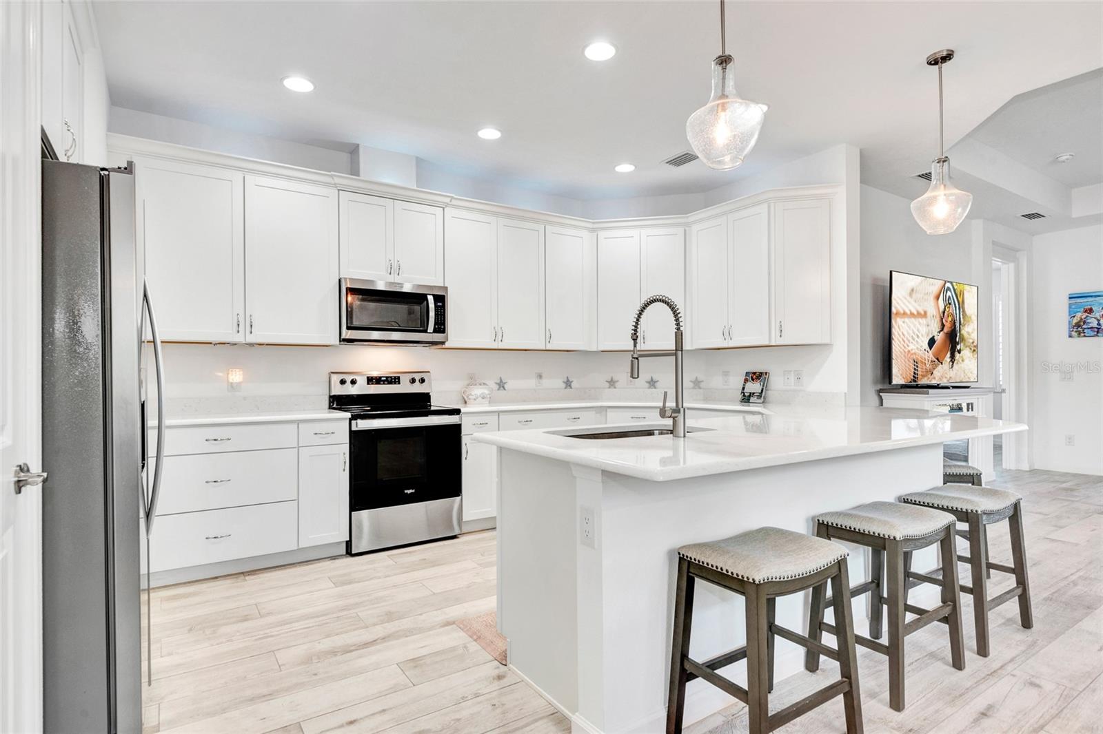 Image 18 of 70 For 887 Margaritaville Avenue