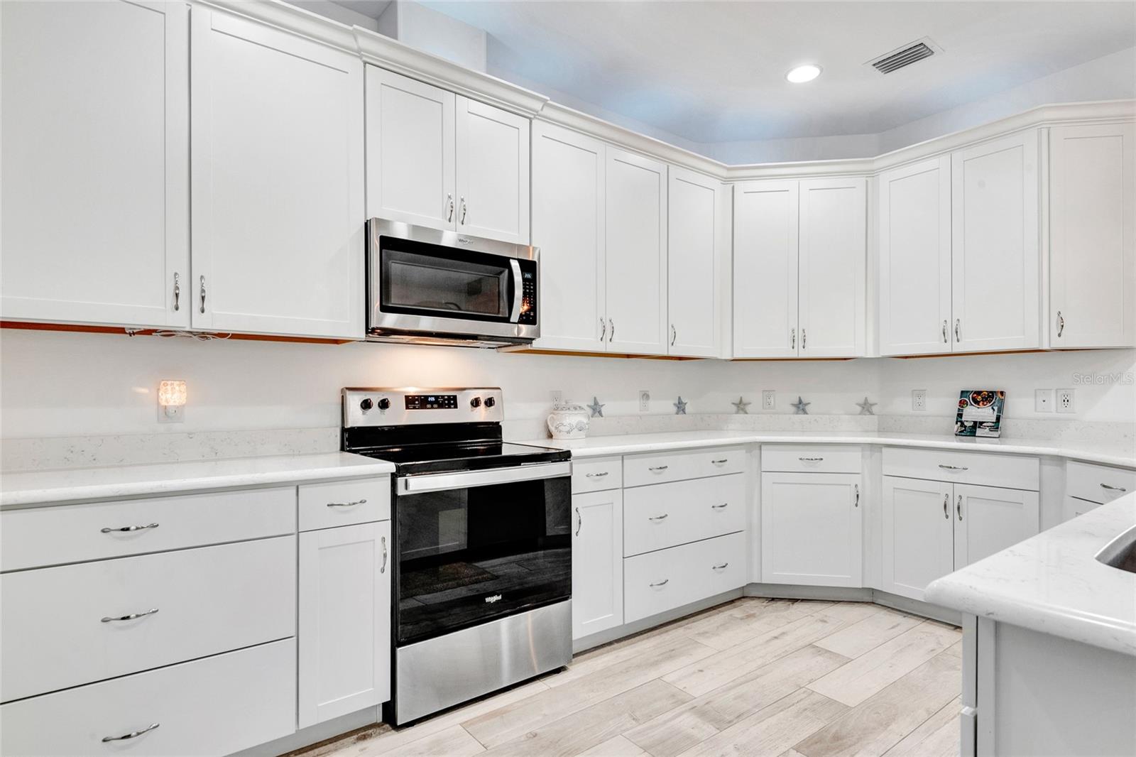 Image 19 of 70 For 887 Margaritaville Avenue