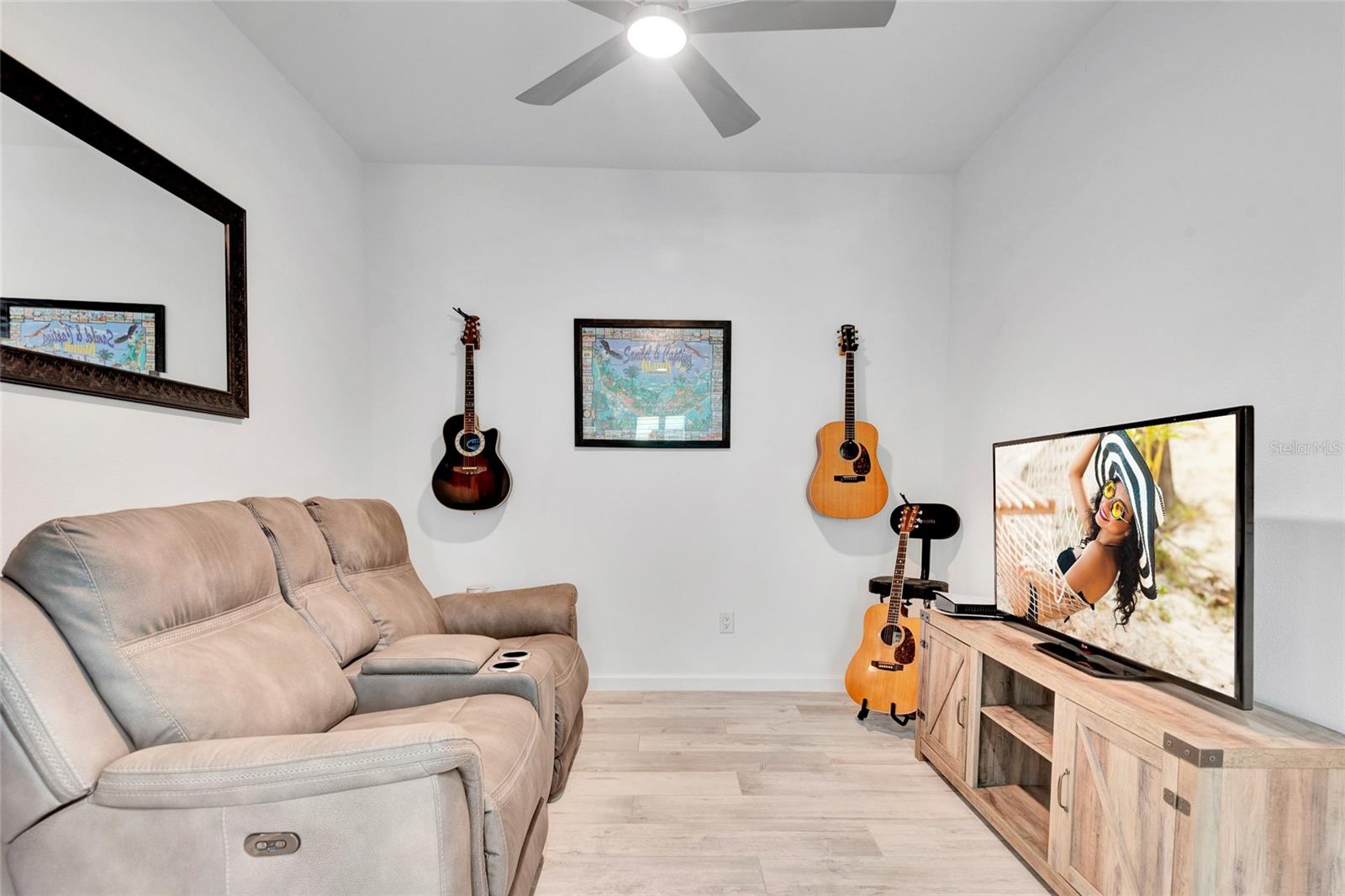 Image 35 of 70 For 887 Margaritaville Avenue