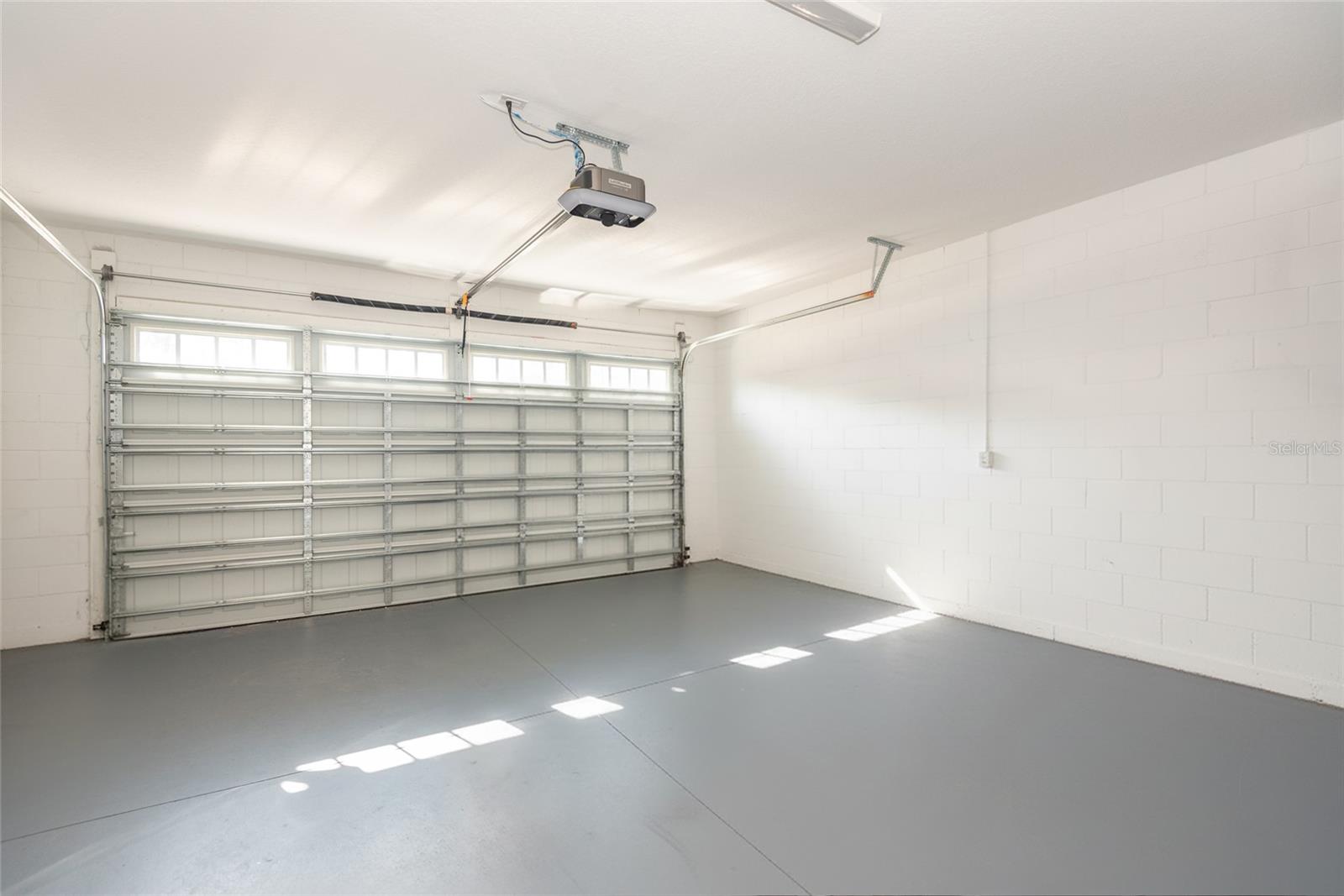 Image 38 of 70 For 887 Margaritaville Avenue