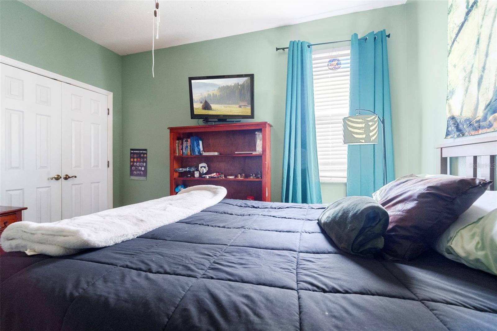 Image 40 of 61 For 216 Foxglove Way