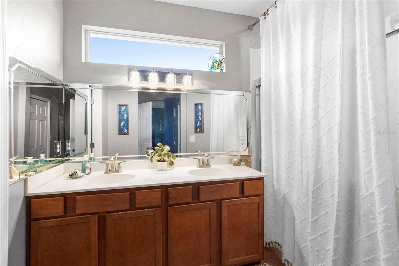 Image 43 of 61 For 216 Foxglove Way