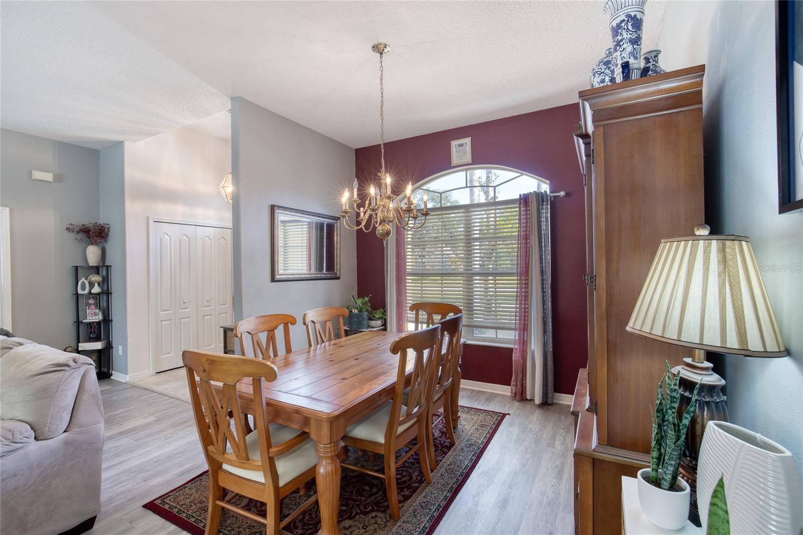 Image 10 of 65 For 4 Cliffside Drive