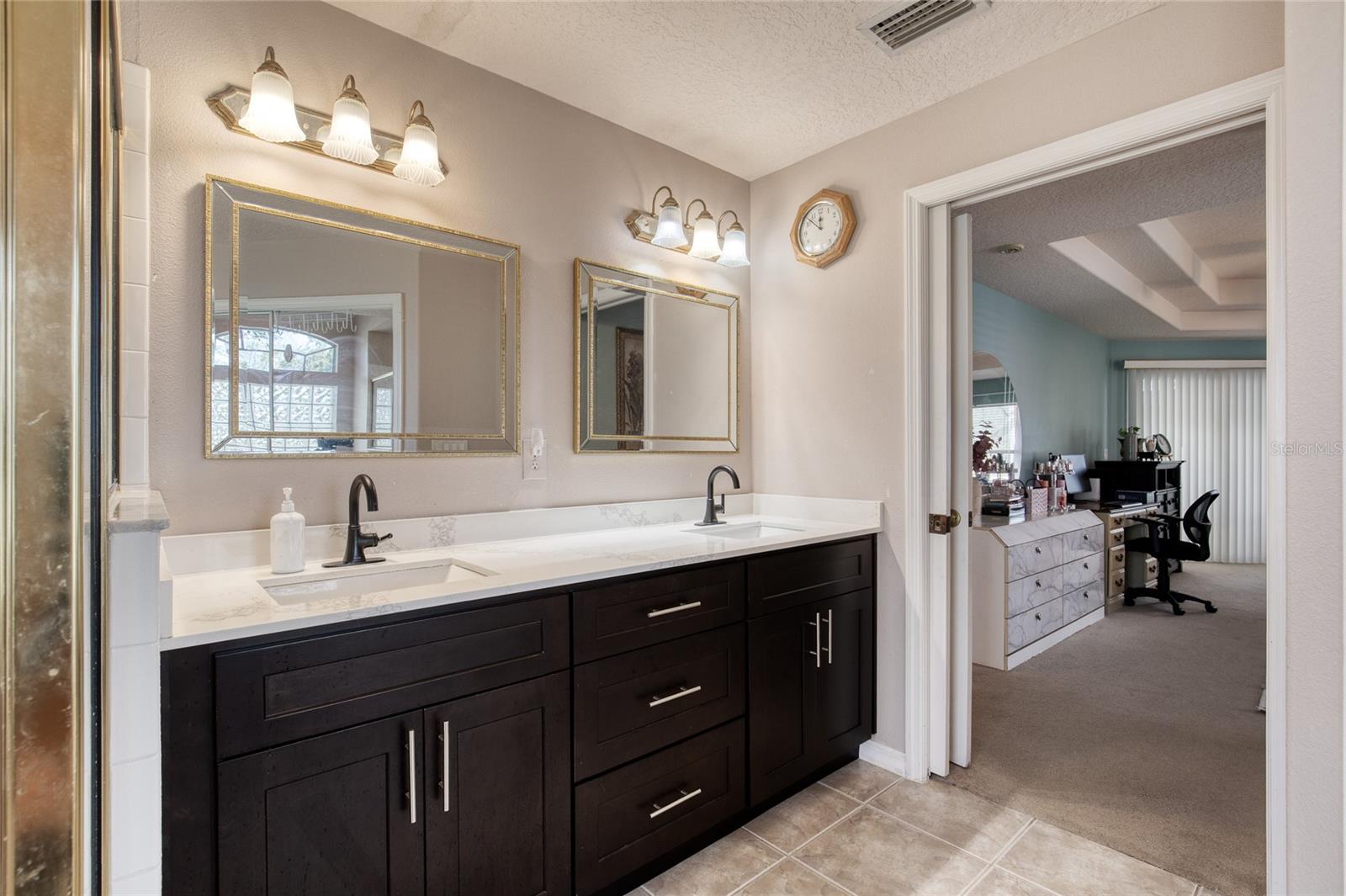 Image 19 of 65 For 4 Cliffside Drive