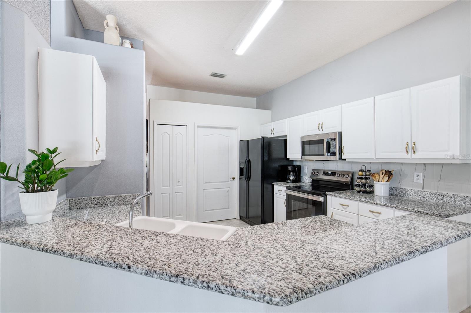 Image 29 of 65 For 4 Cliffside Drive