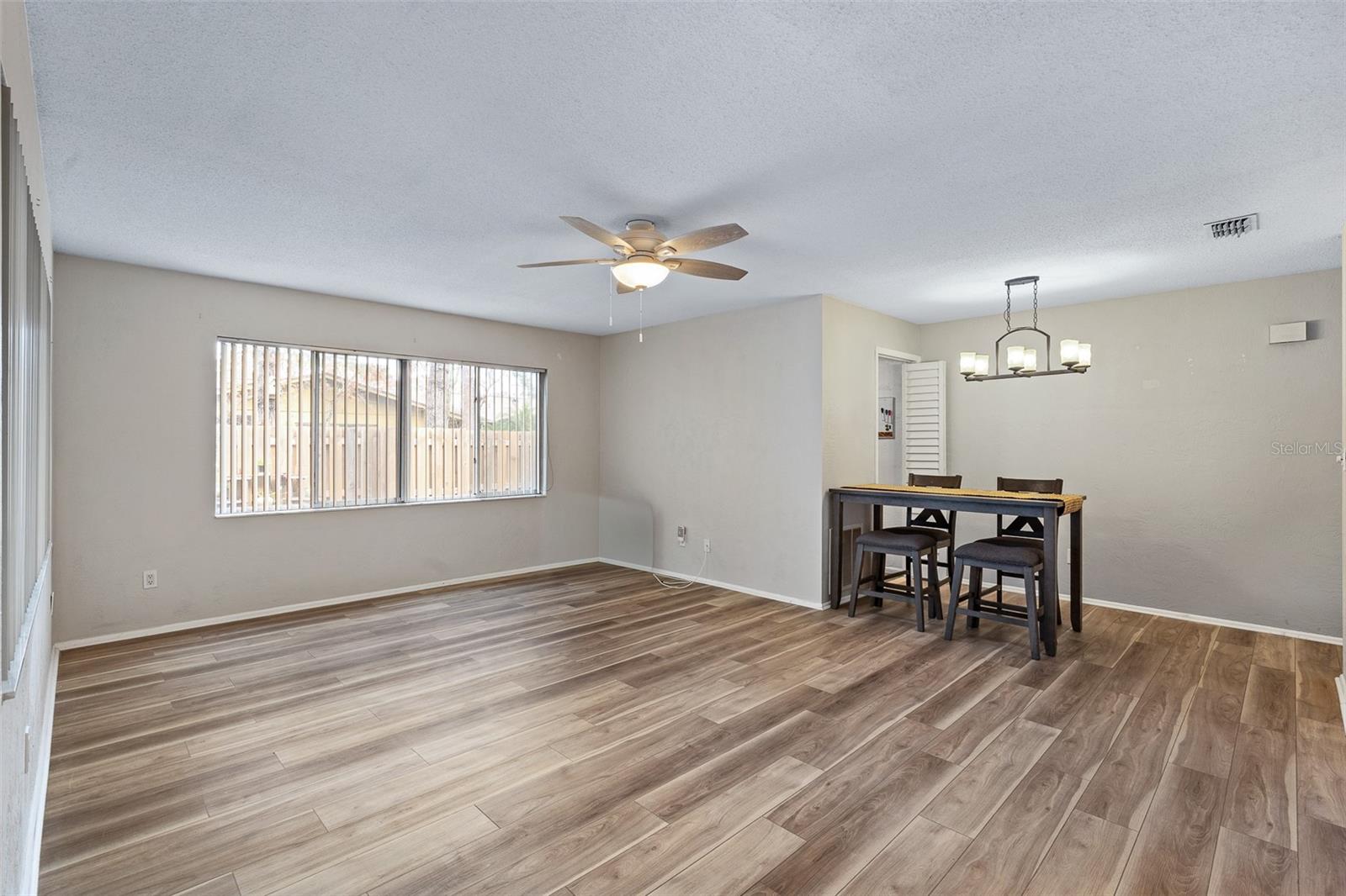 Image 6 of 42 For 29 Summer Trees Road