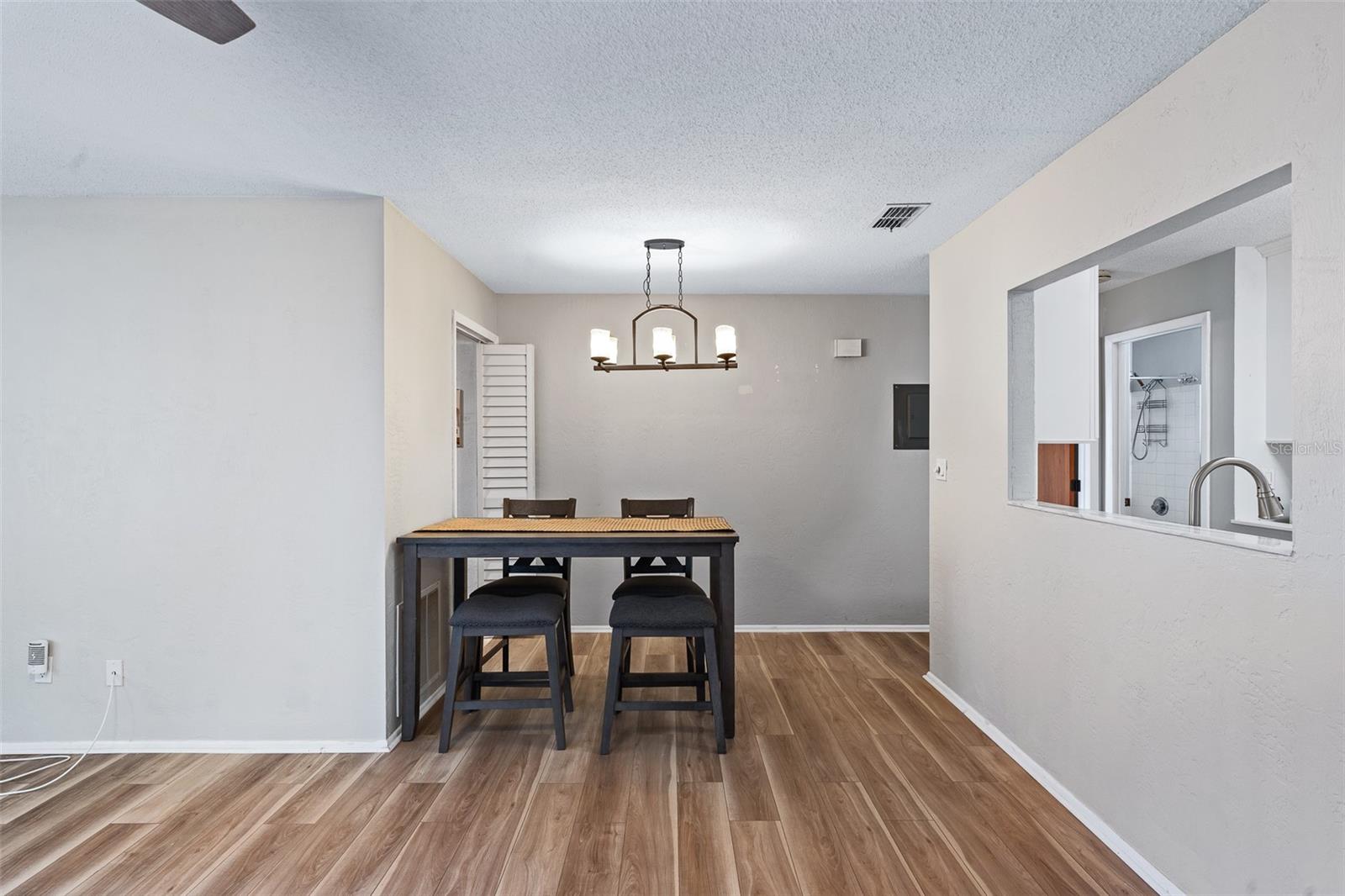 Image 8 of 42 For 29 Summer Trees Road