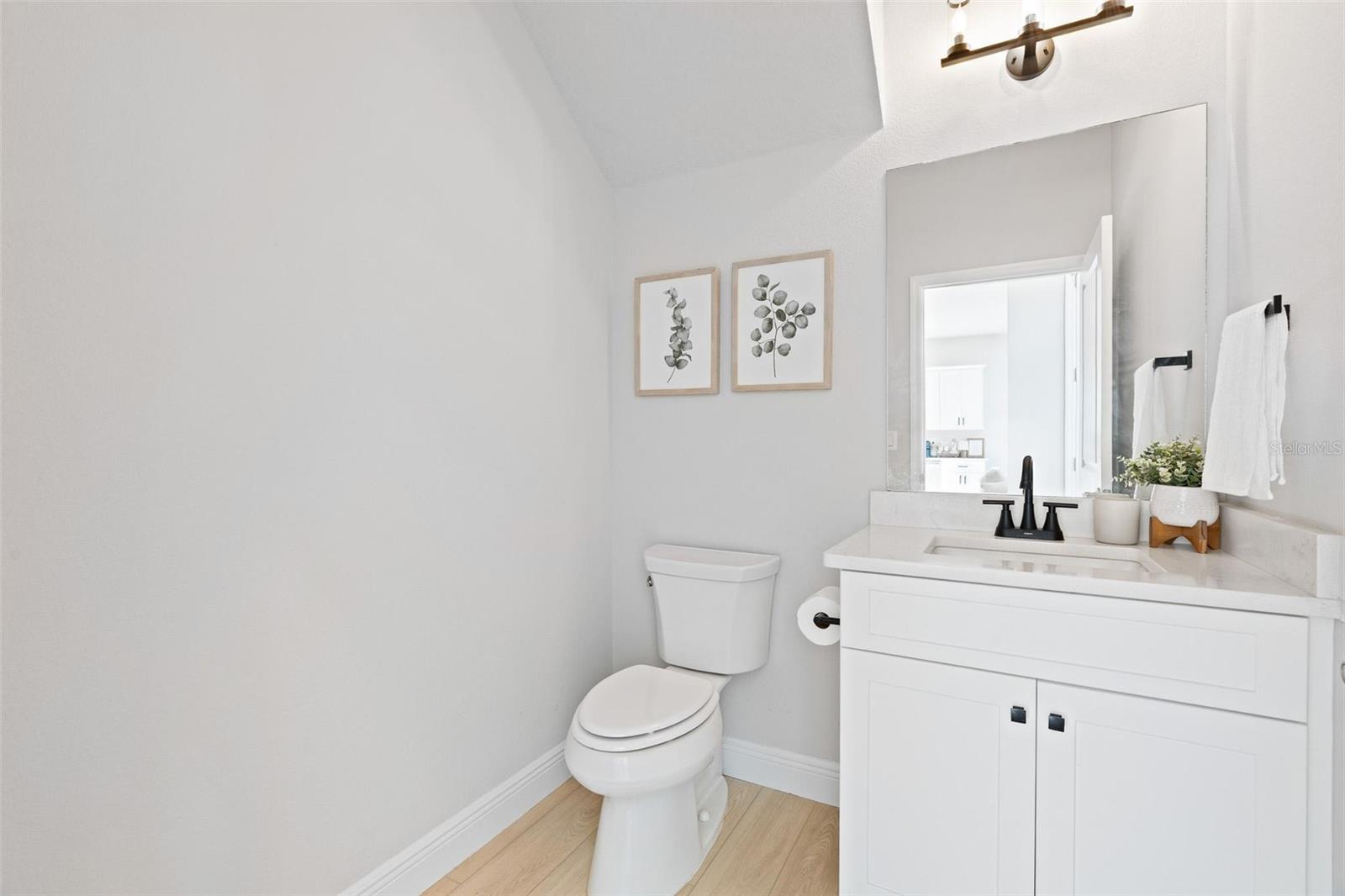 Image 18 of 37 For 553 Venetian Palms Boulevard