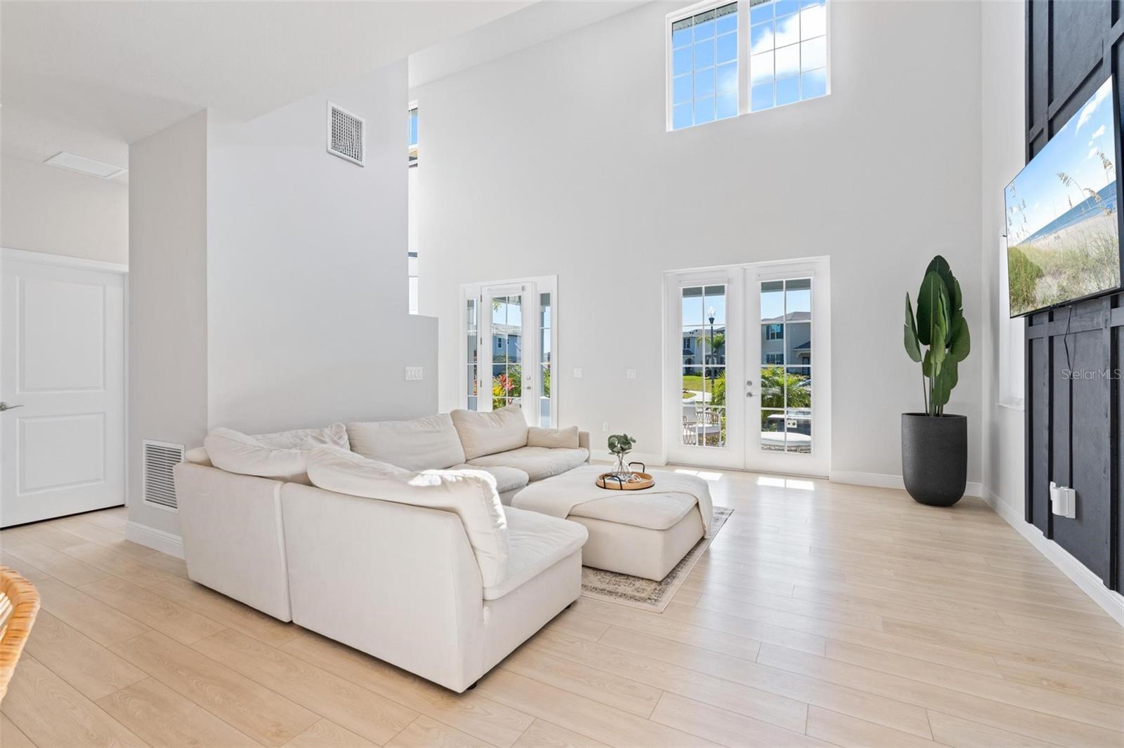 Image 6 of 37 For 553 Venetian Palms Boulevard