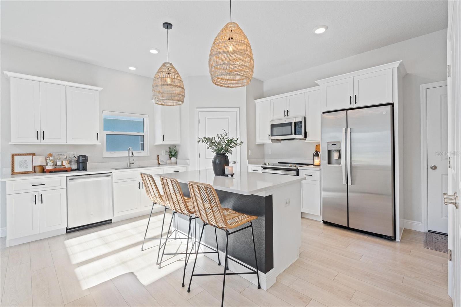 Image 8 of 37 For 553 Venetian Palms Boulevard