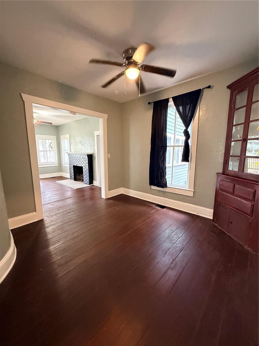 Image 11 of 31 For 814 Indiana Avenue