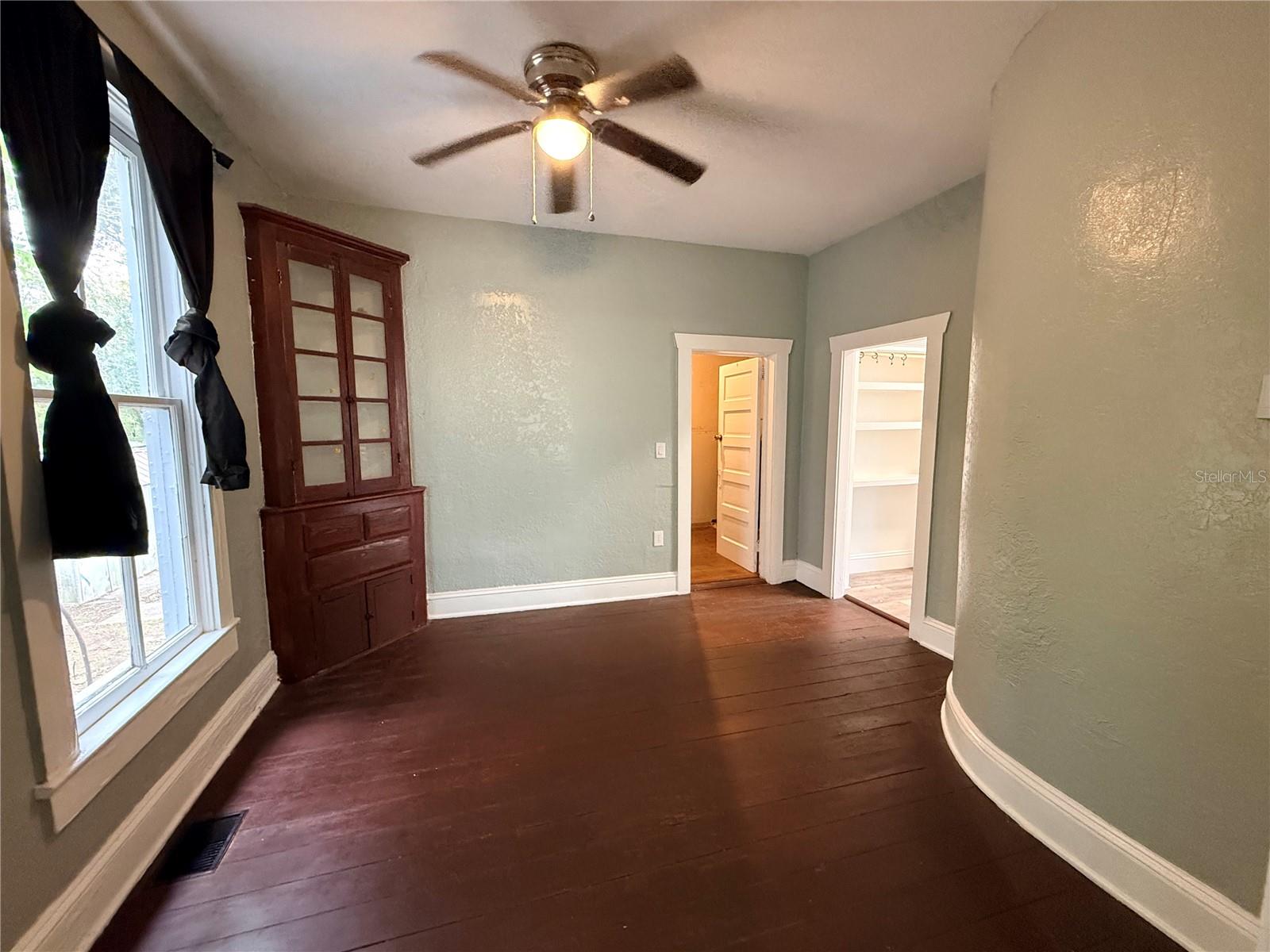 Image 12 of 31 For 814 Indiana Avenue