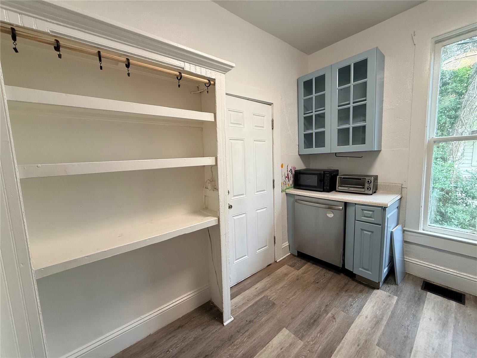 Image 16 of 31 For 814 Indiana Avenue