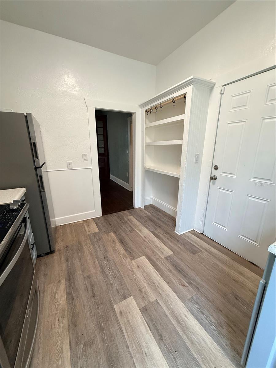 Image 17 of 31 For 814 Indiana Avenue