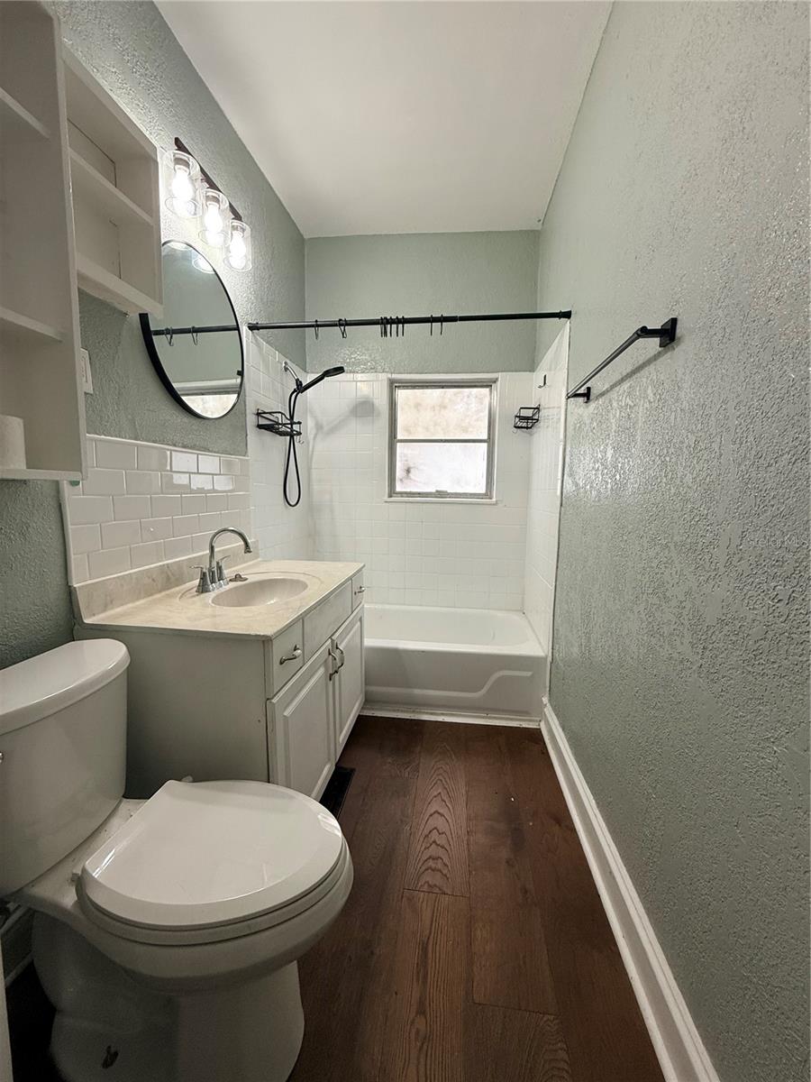 Image 18 of 31 For 814 Indiana Avenue