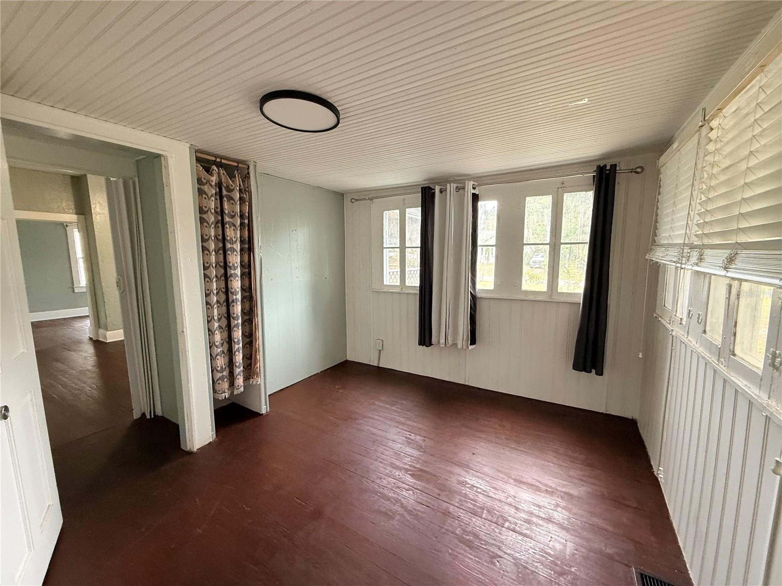 Image 22 of 31 For 814 Indiana Avenue