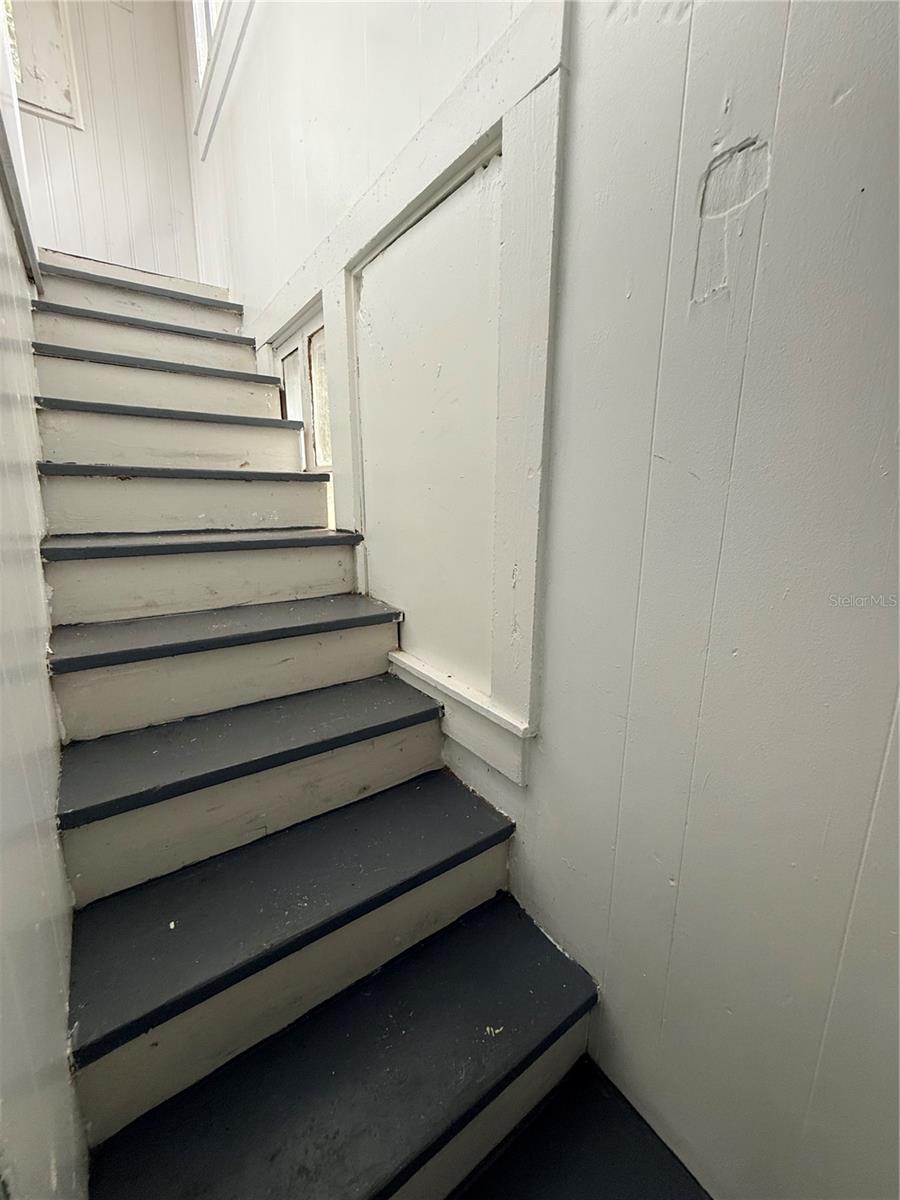 Image 23 of 31 For 814 Indiana Avenue