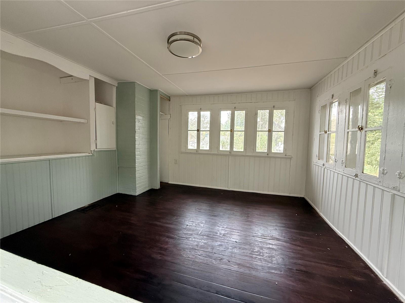 Image 24 of 31 For 814 Indiana Avenue