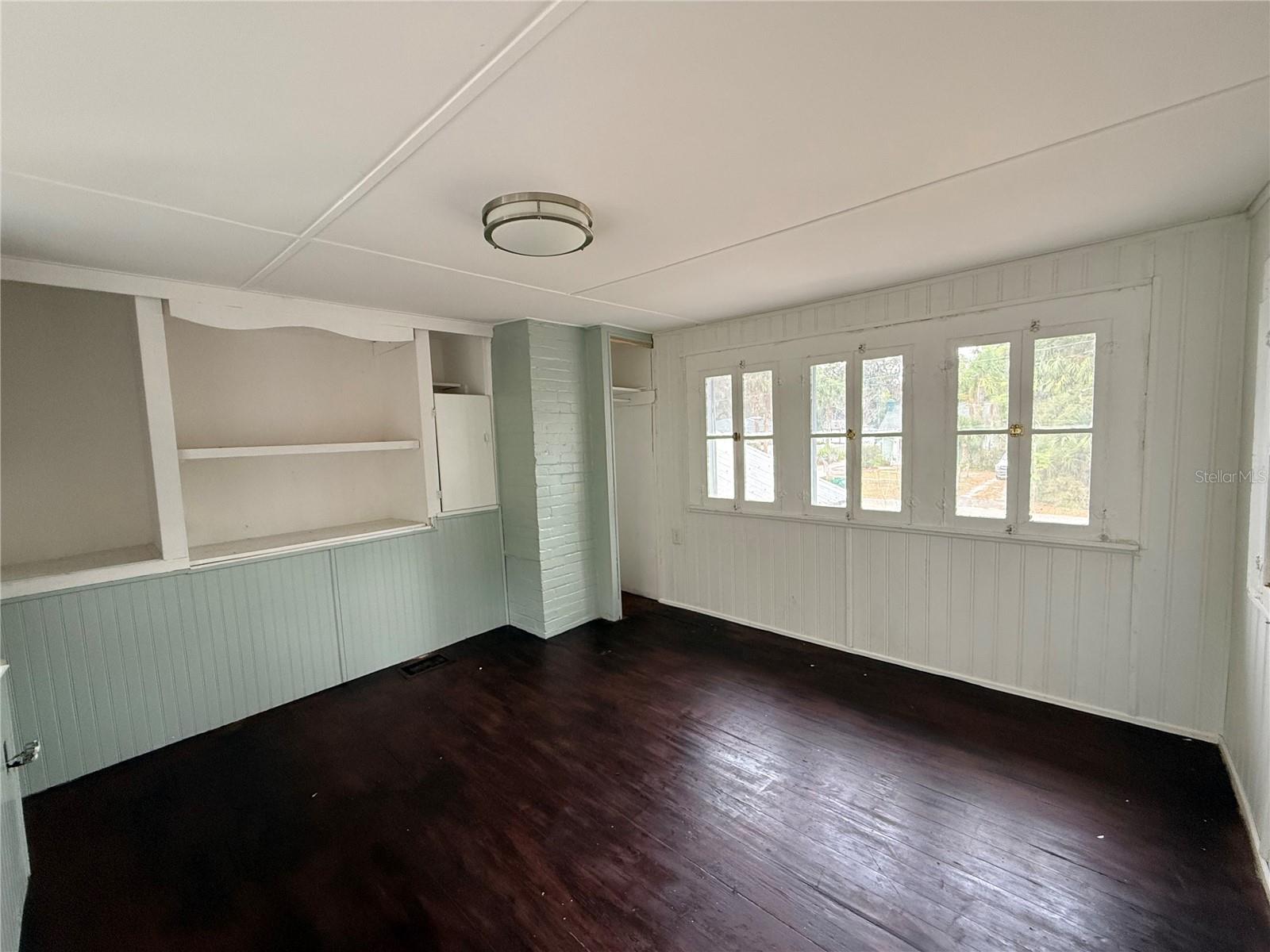 Image 25 of 31 For 814 Indiana Avenue