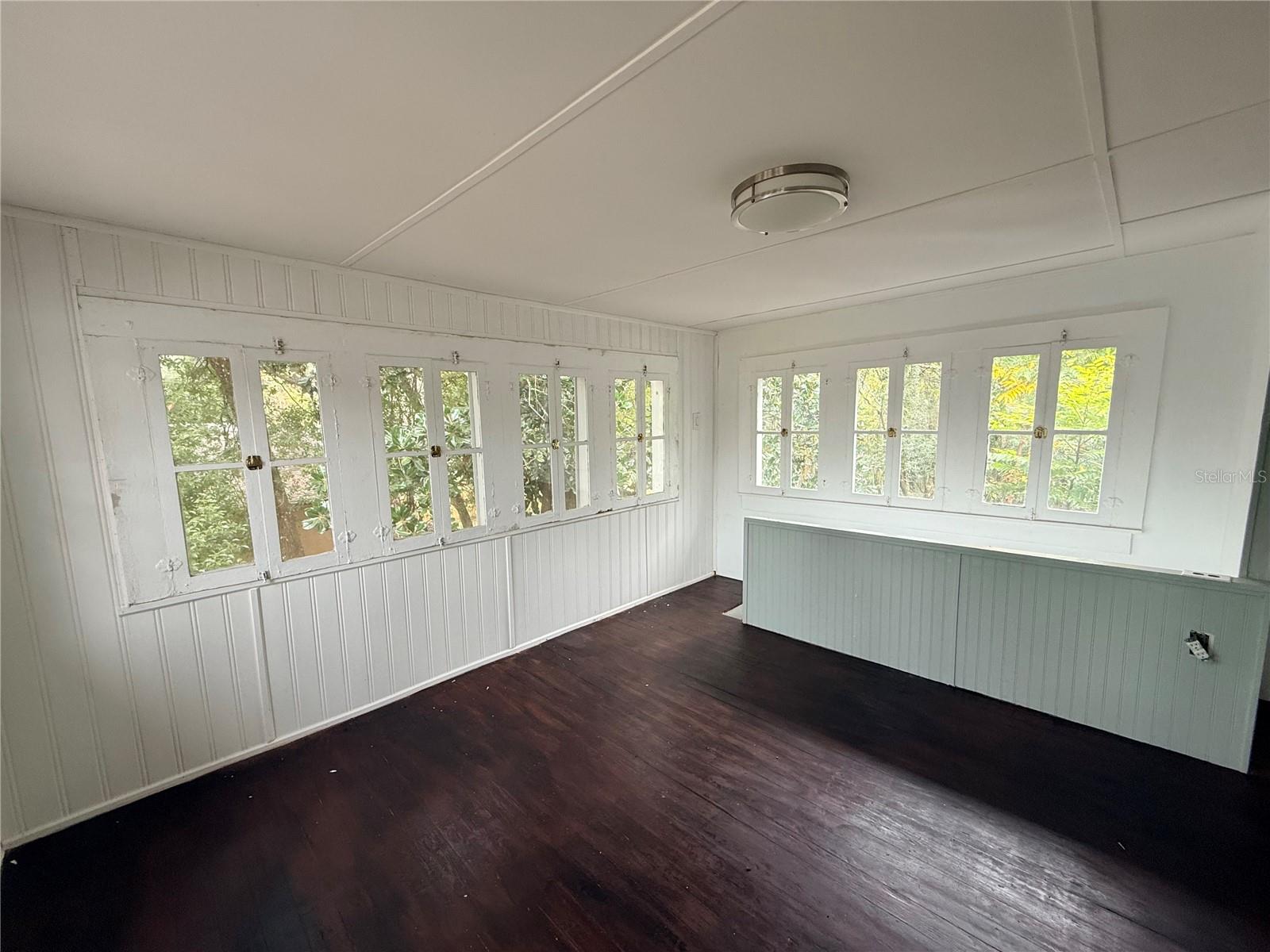 Image 26 of 31 For 814 Indiana Avenue